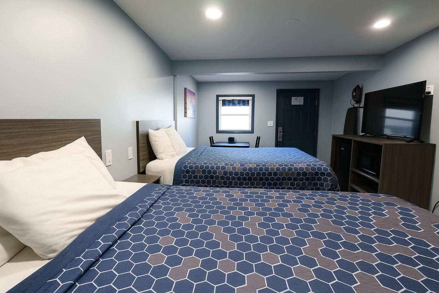 Hillsboro Inn & Suites