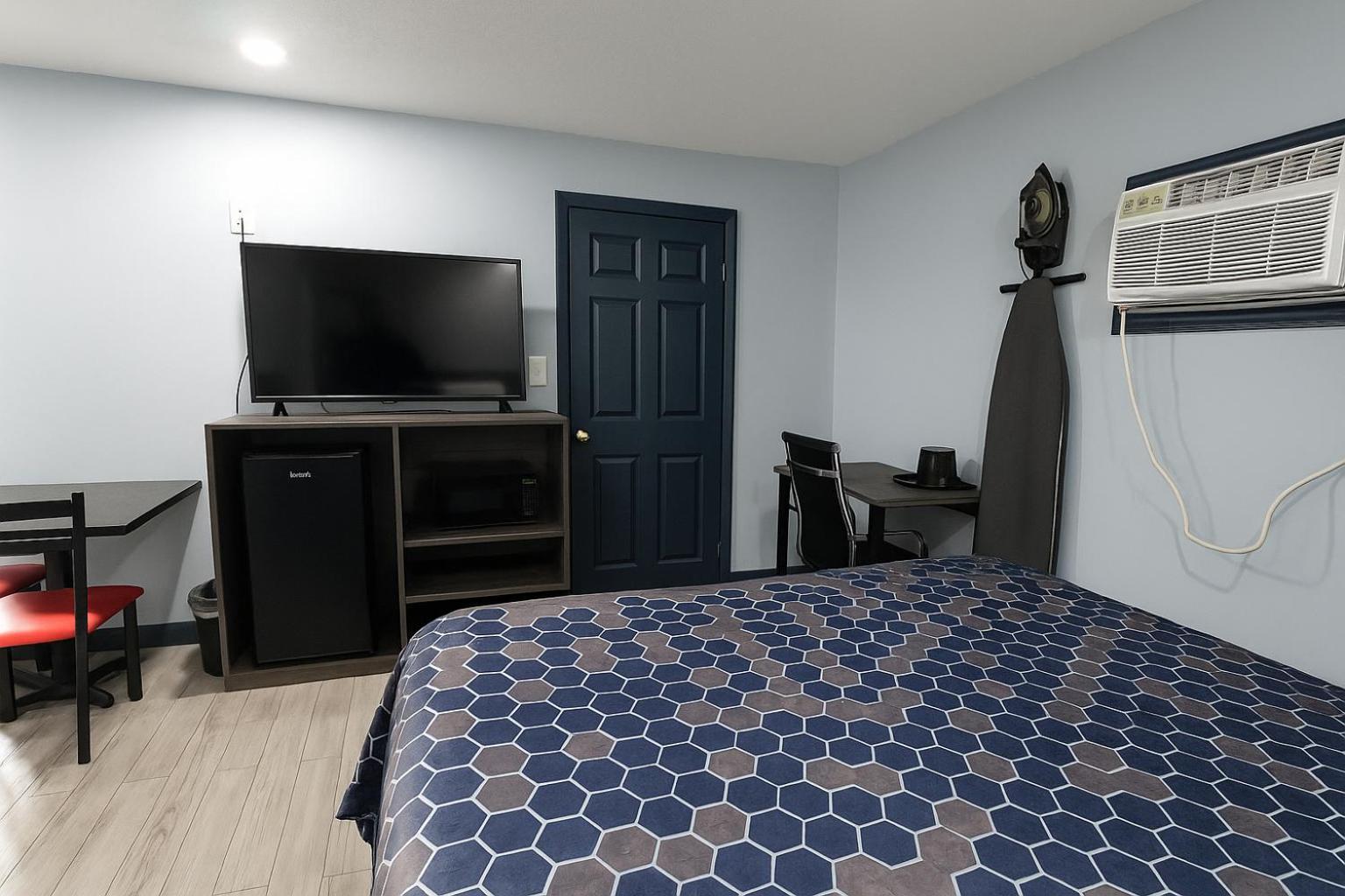 Hillsboro Inn & Suites