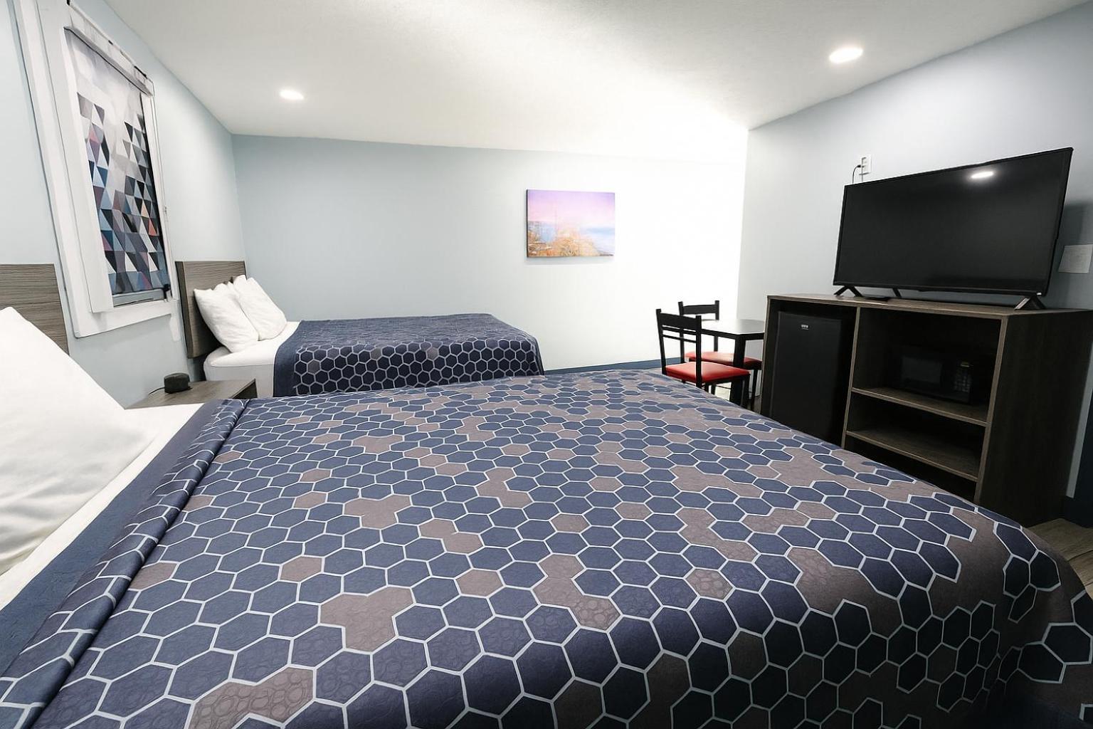 Hillsboro Inn & Suites