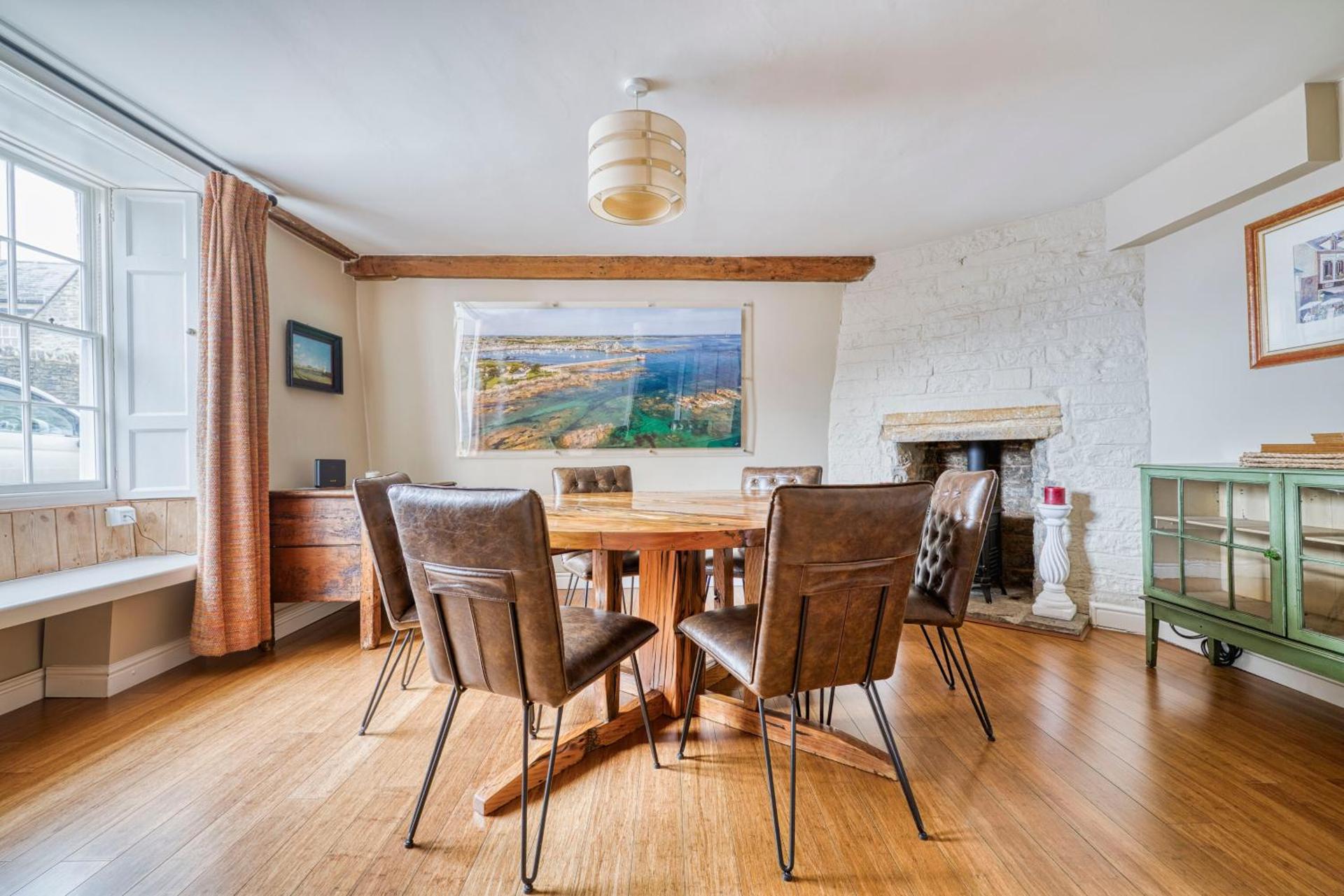 Old Bell House - Spacious Period Home in the Heart of Somerton