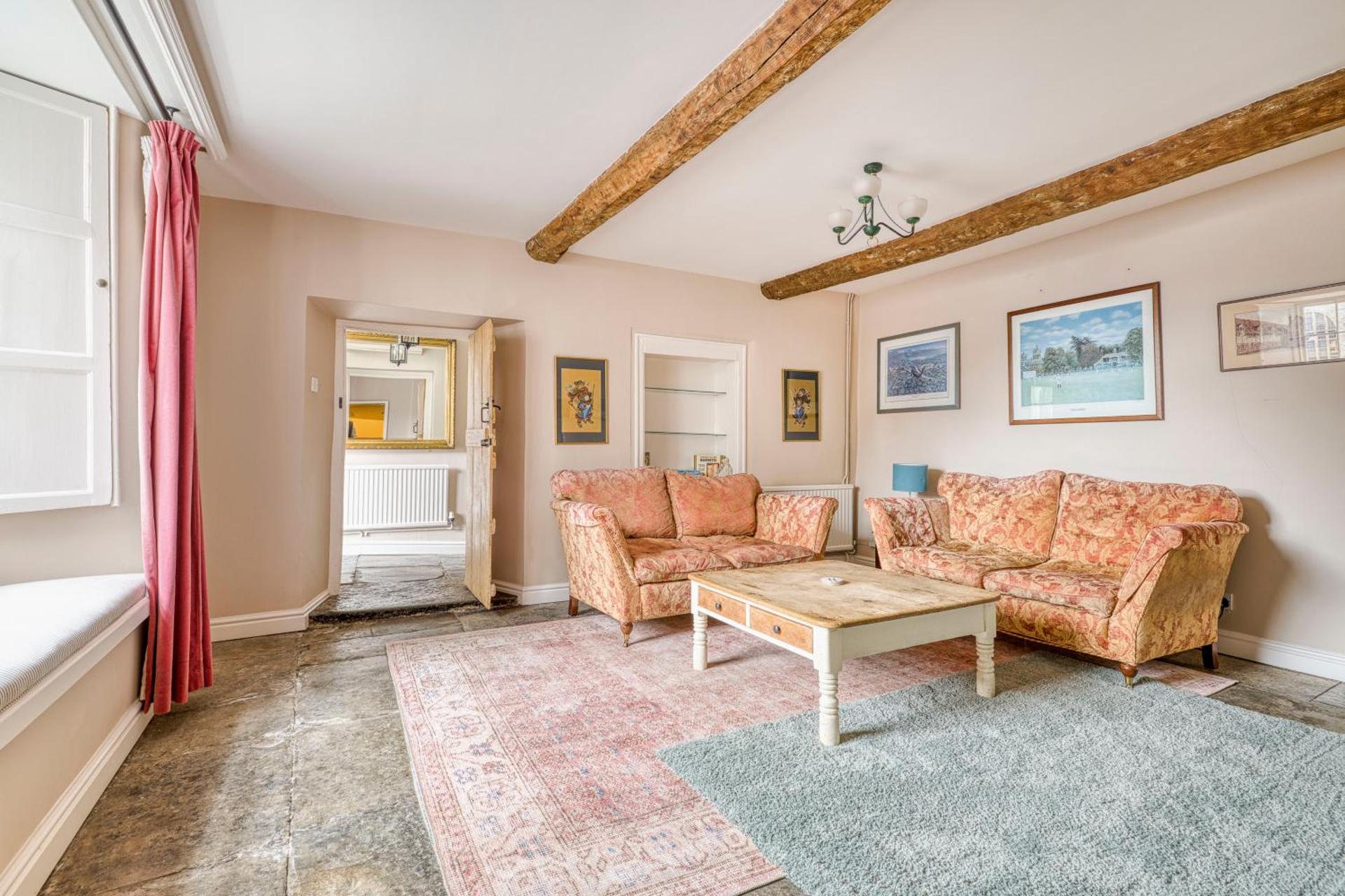 Old Bell House - Spacious Period Home in the Heart of Somerton