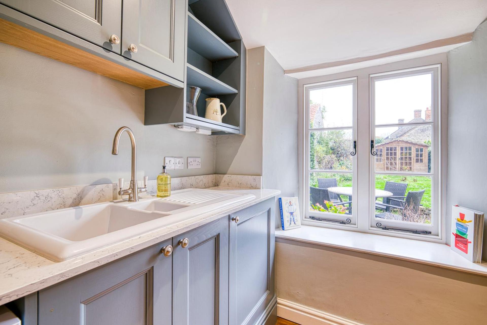 Old Bell House - Spacious Period Home in the Heart of Somerton