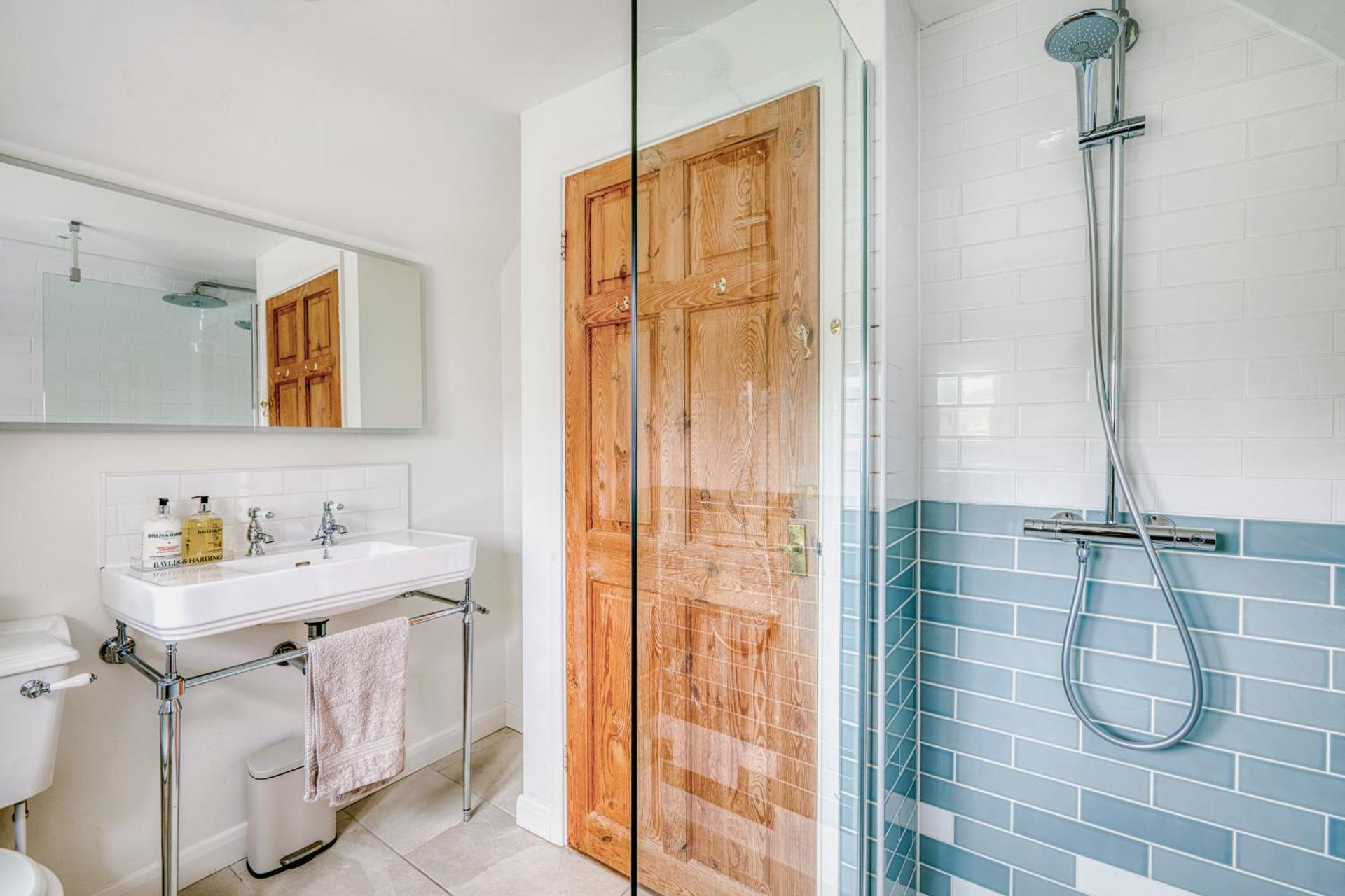 Old Bell House - Spacious Period Home in the Heart of Somerton