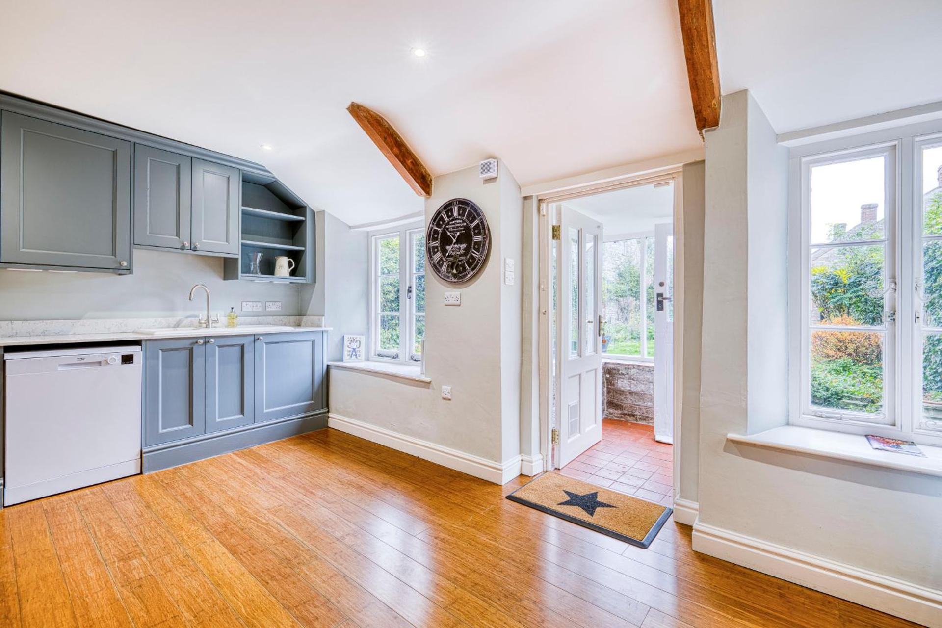 Old Bell House - Spacious Period Home in the Heart of Somerton