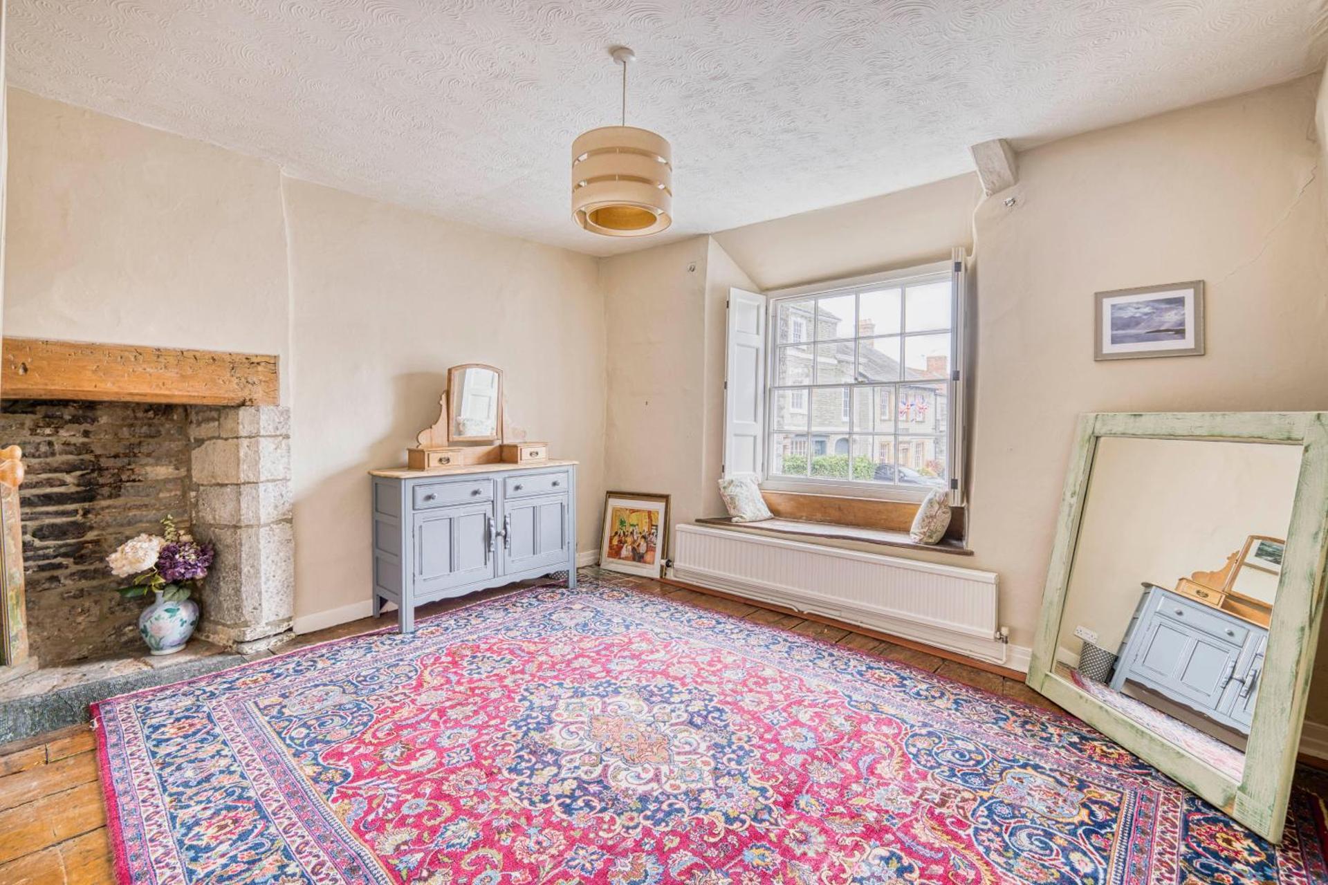 Old Bell House - Spacious Period Home in the Heart of Somerton