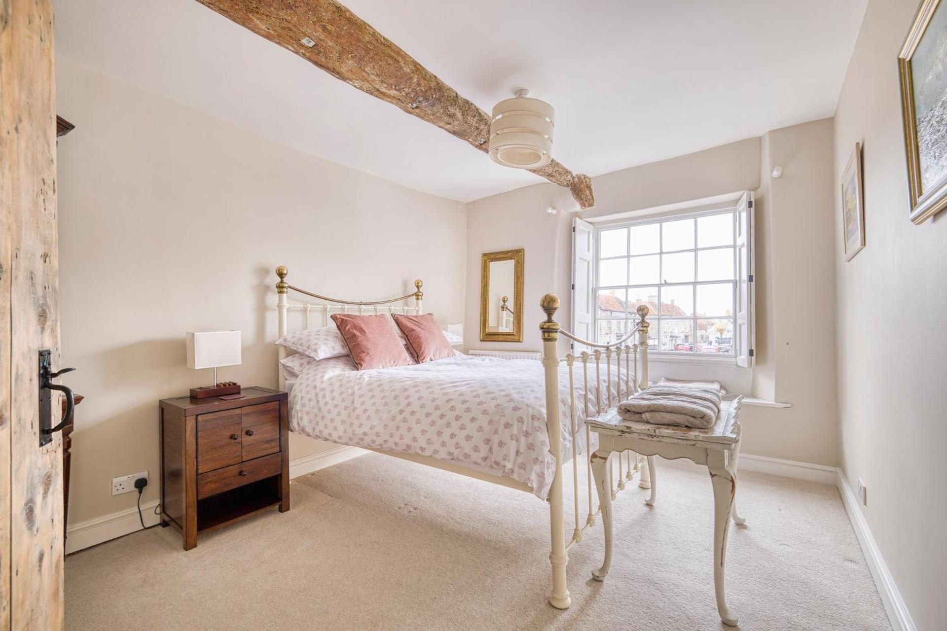 Old Bell House - Spacious Period Home in the Heart of Somerton