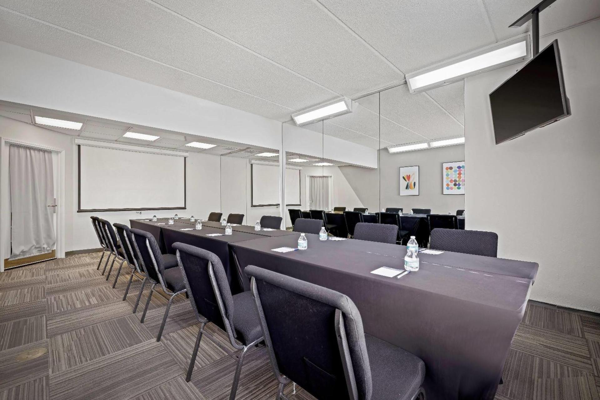 Meeting/conference room