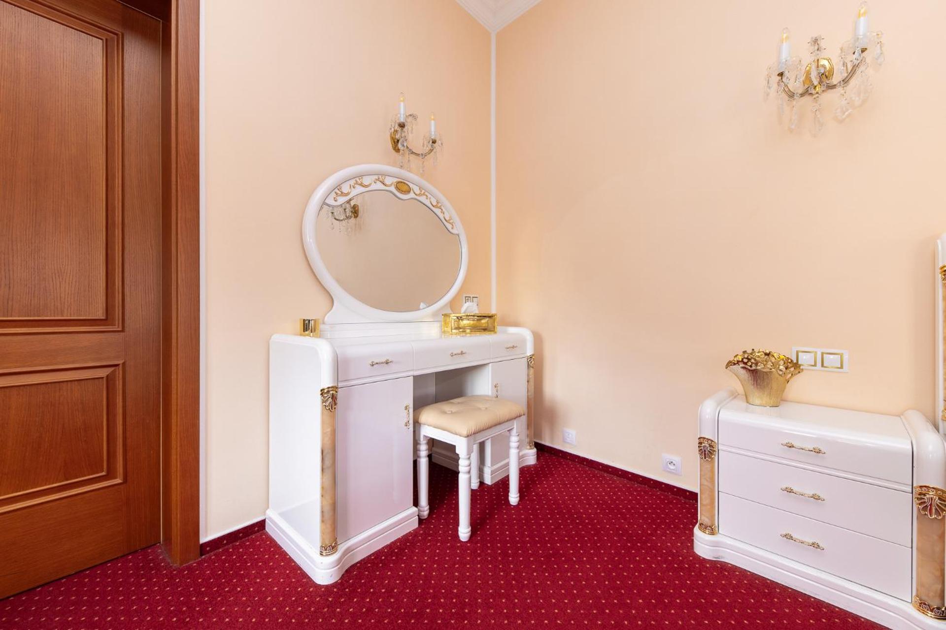 Deluxe Double Room with Extra Bed