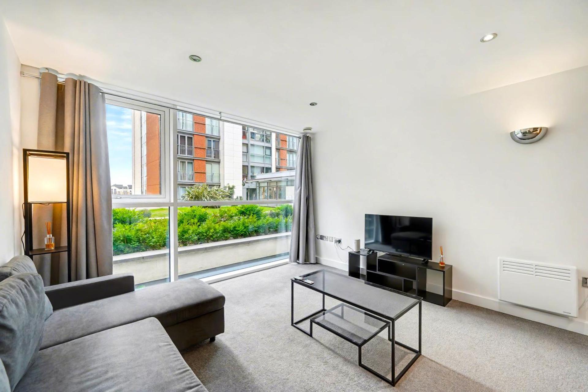 Baltic Apartment in Docklands near O2 & Canary wharf
