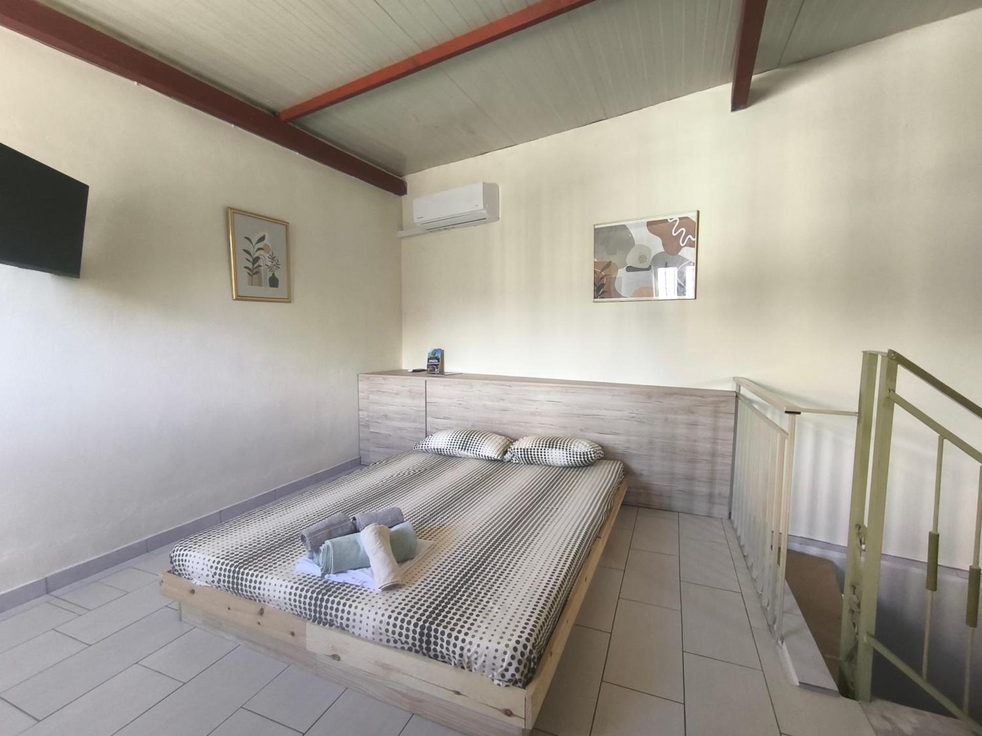 Estudio con vistas a las montañas