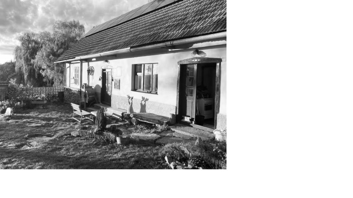 127 let stará chalupa se spaním na peci a finskou saunou