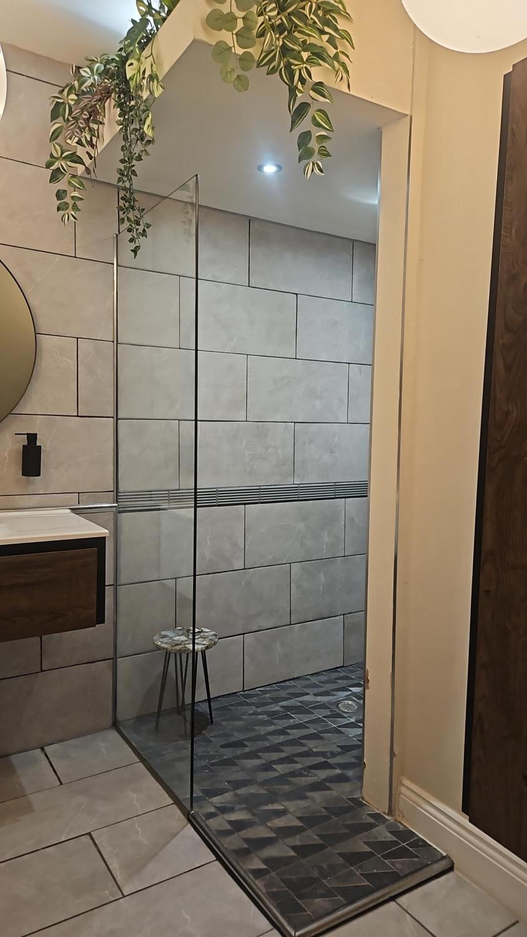 Lovely apartment in Barnes and garage