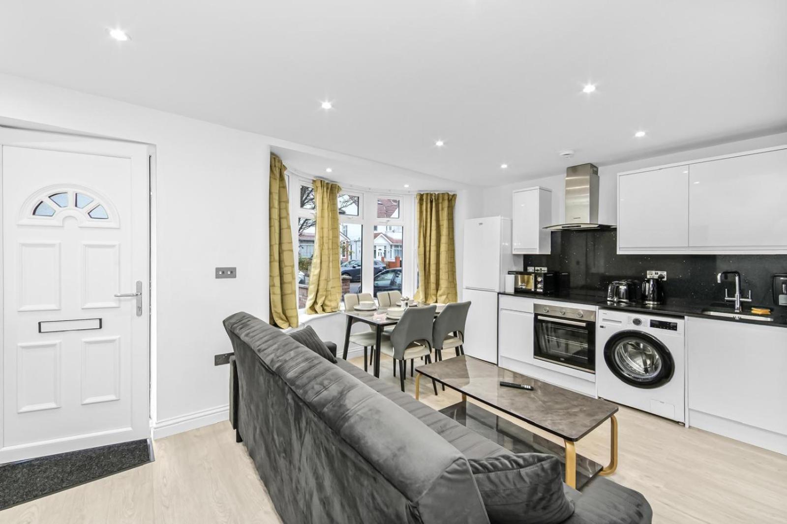 Lux flat- Sleep 5-2 min walk- Perivale Station