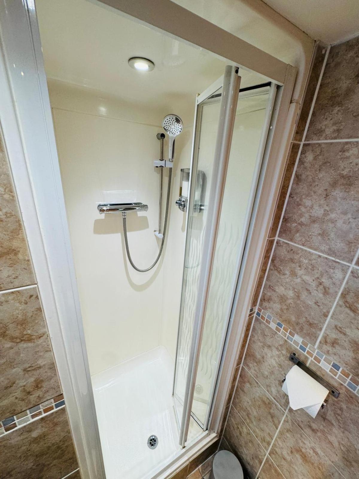 Double Room (1 Adult)