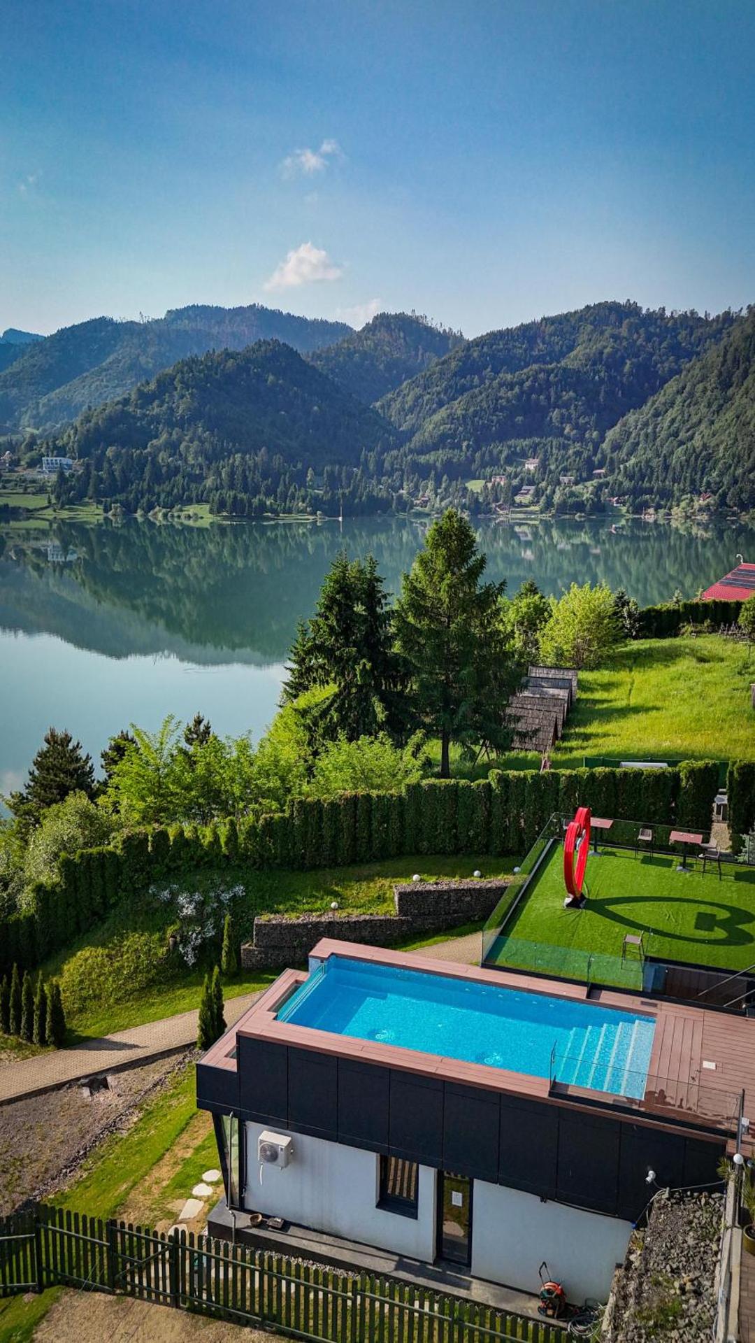 Hotel Roser House Boutique - pe malul lacului Colibita