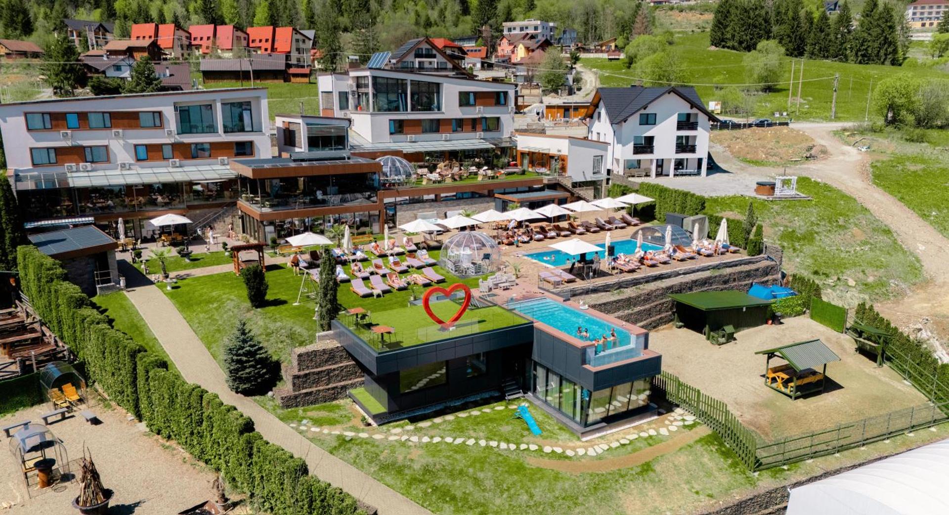 Hotel Roser House Boutique - pe malul lacului Colibita