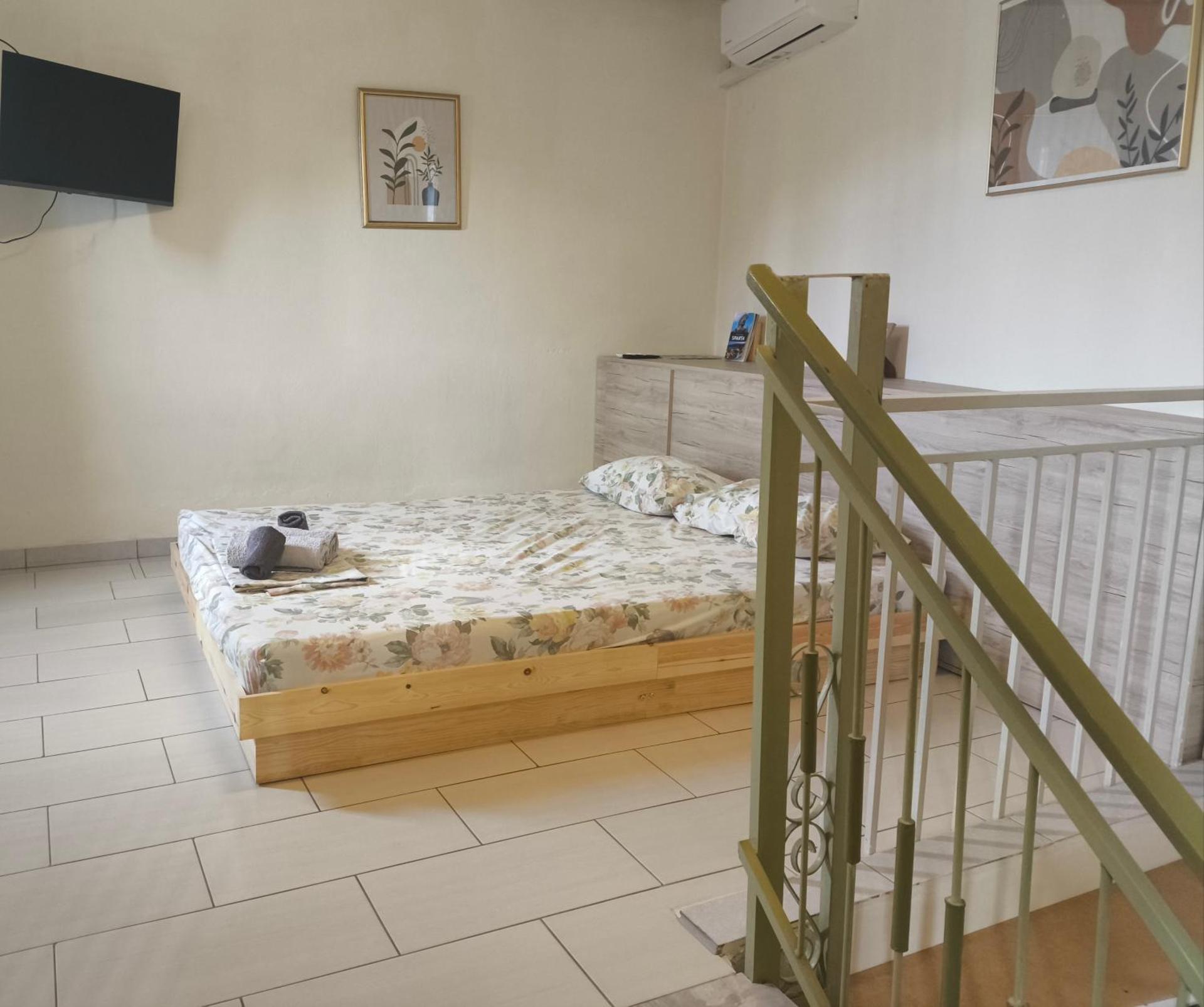 Estudio con vistas a las montañas