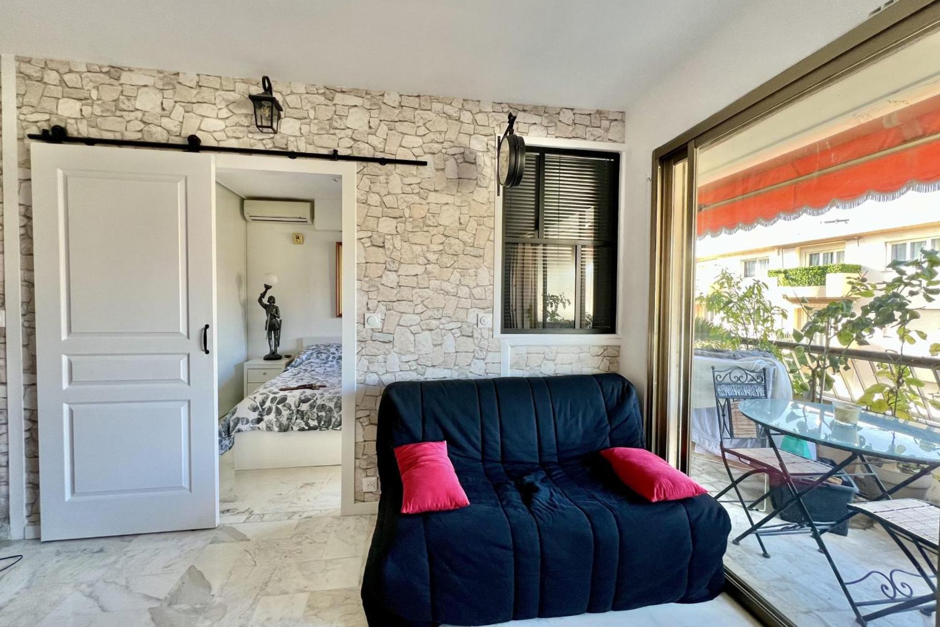 Bright 31m2 flowered terrace near Croisette