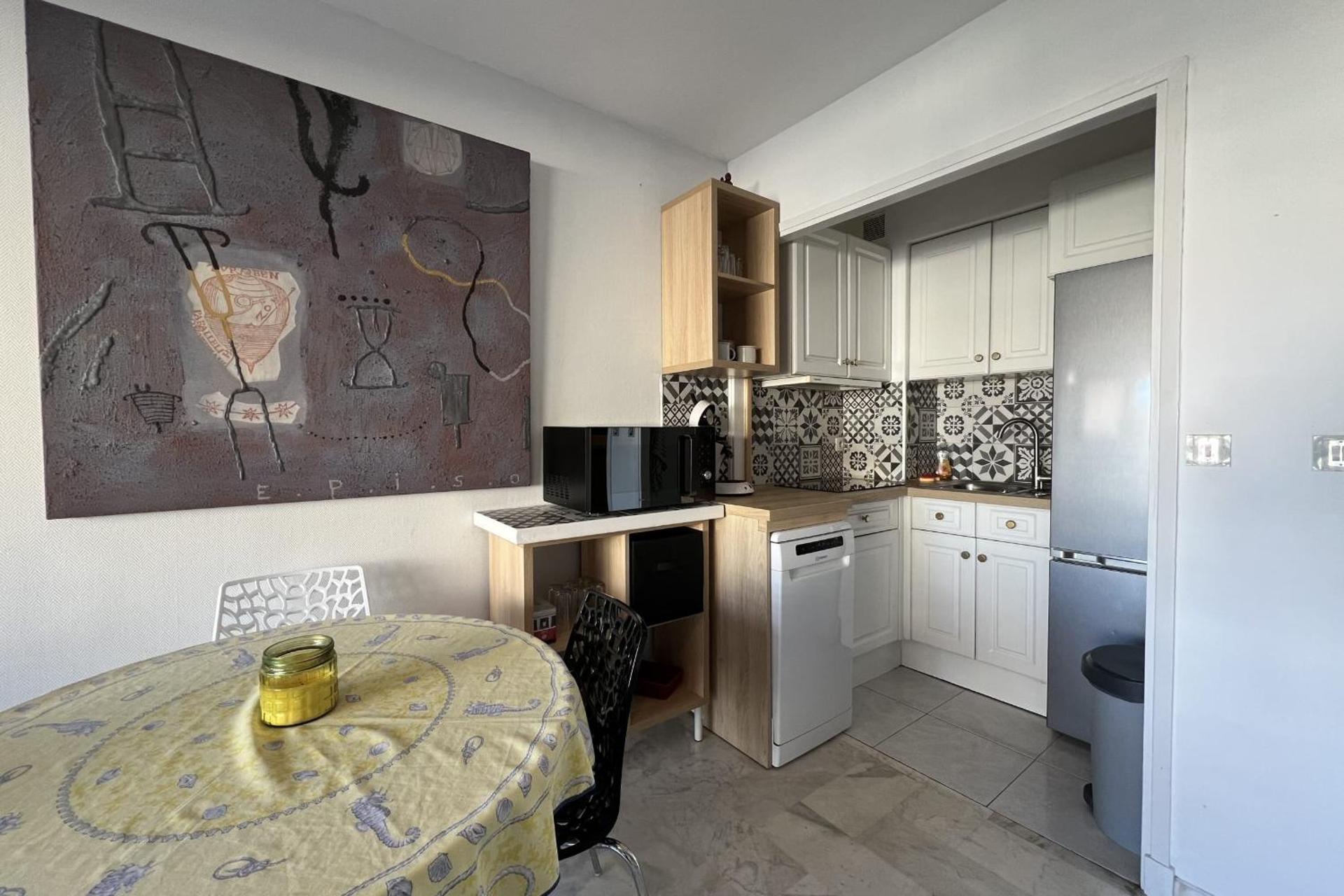 Bright 31m2 flowered terrace near Croisette