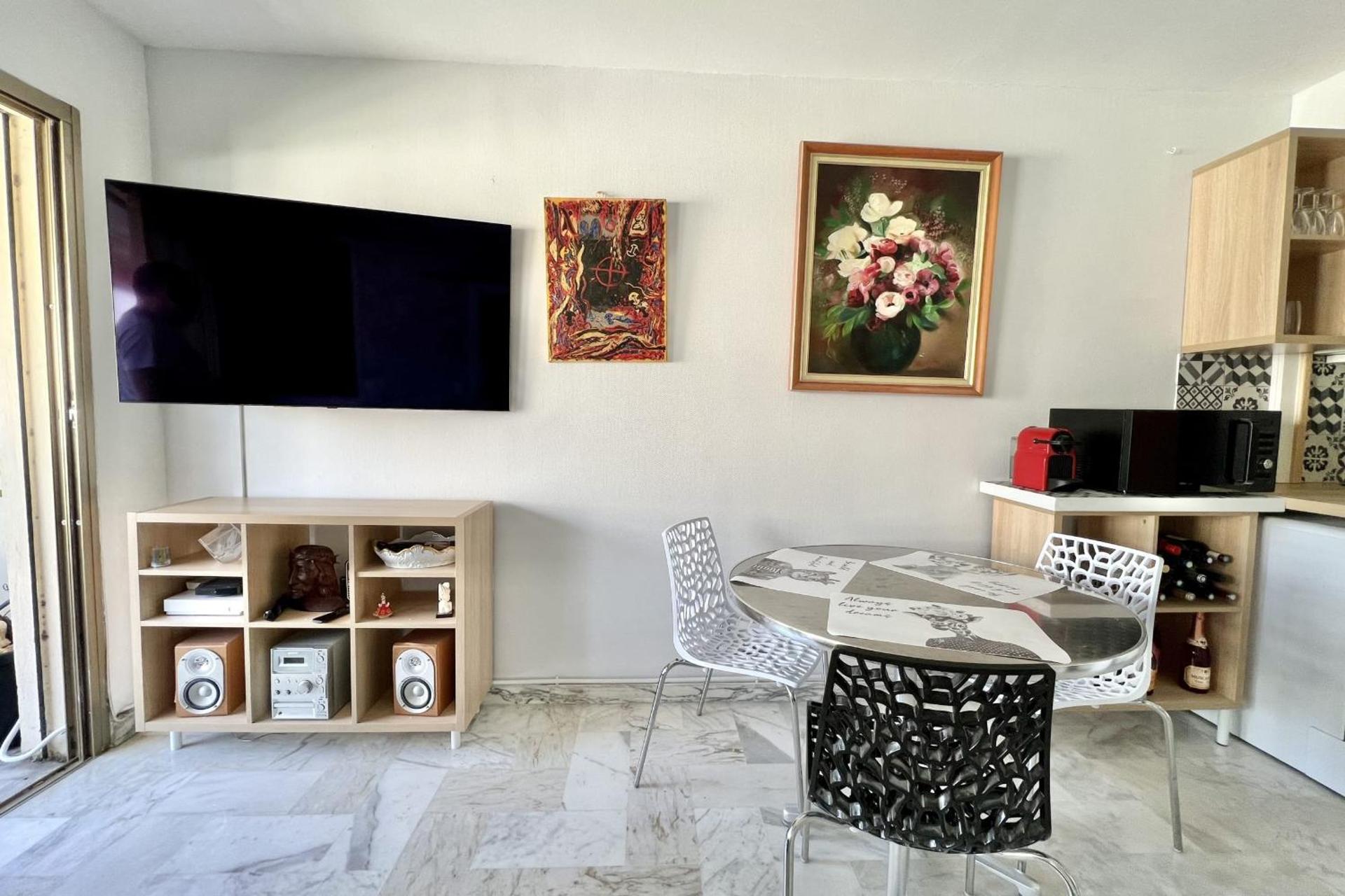 Bright 31m2 flowered terrace near Croisette