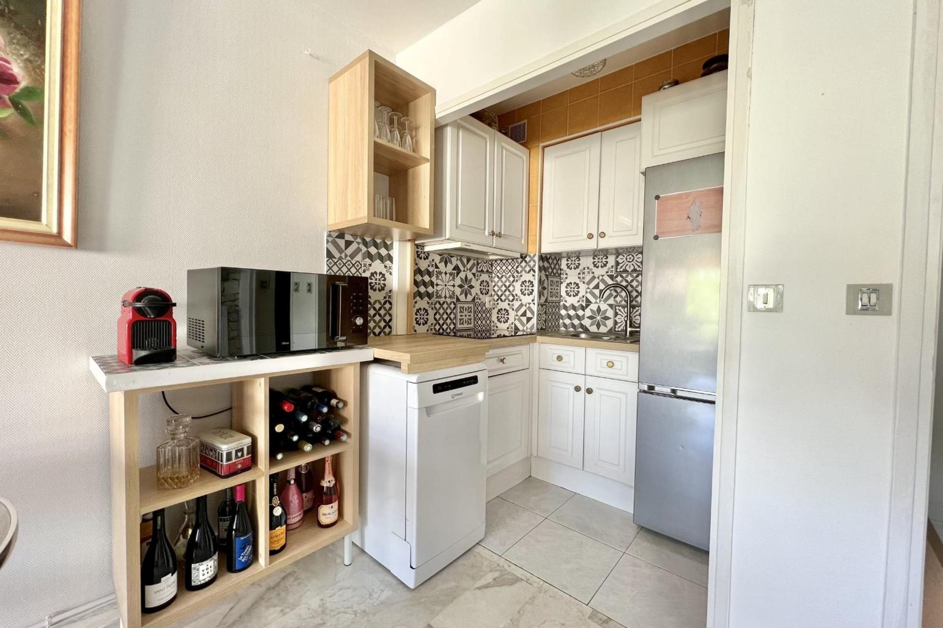 Bright 31m2 flowered terrace near Croisette