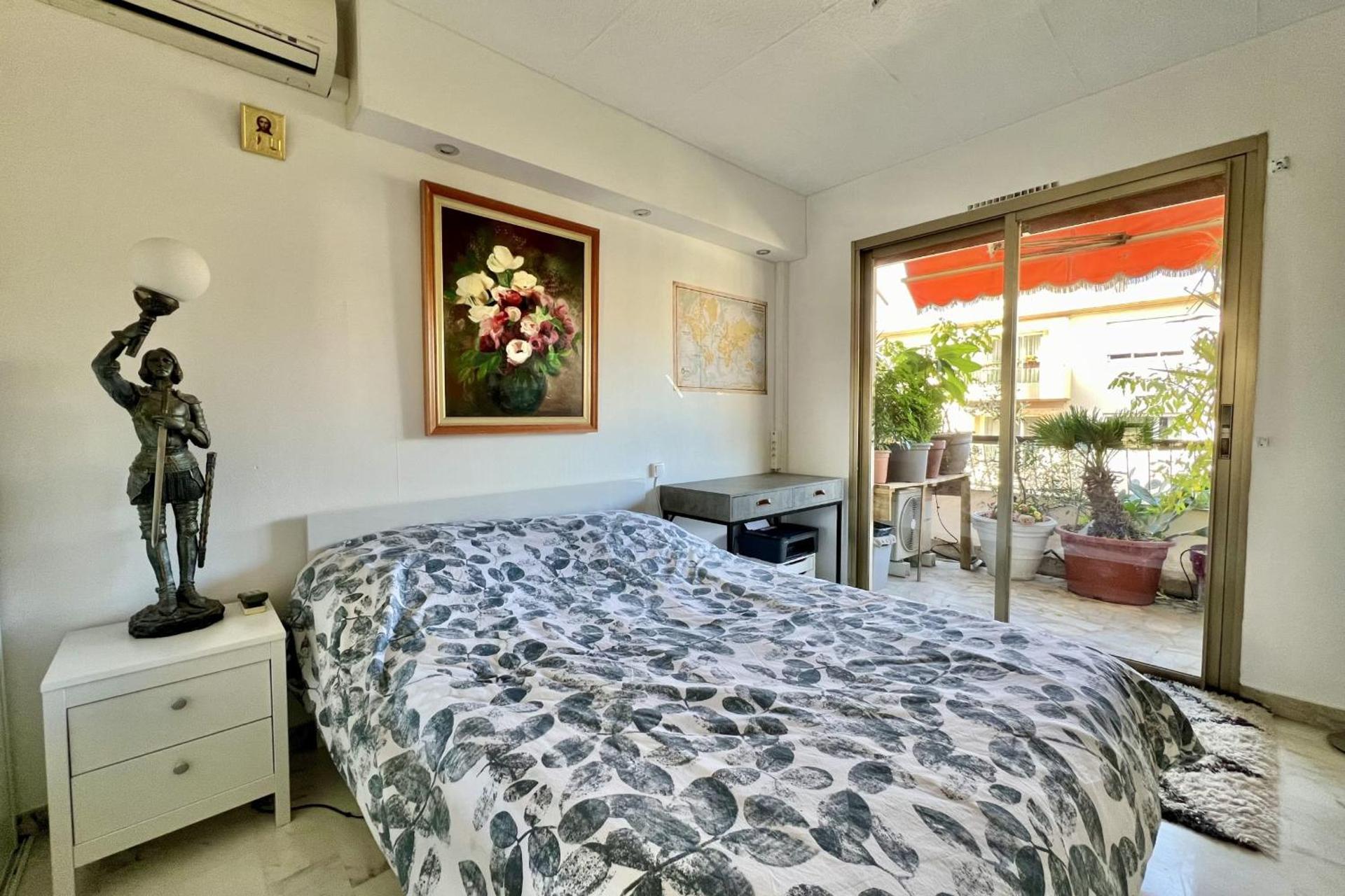 Bright 31m2 flowered terrace near Croisette