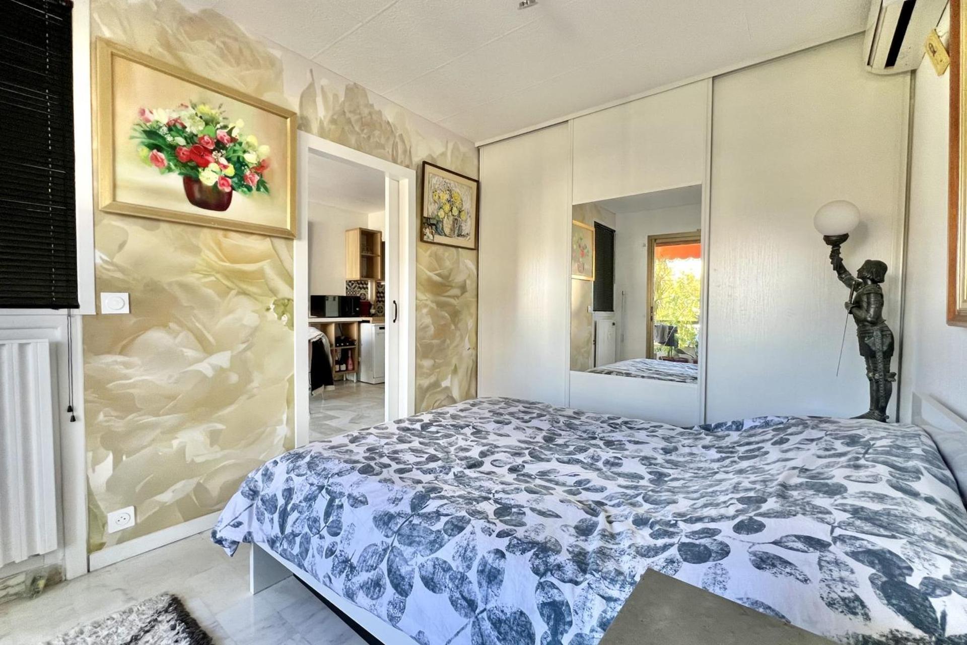 Bright 31m2 flowered terrace near Croisette