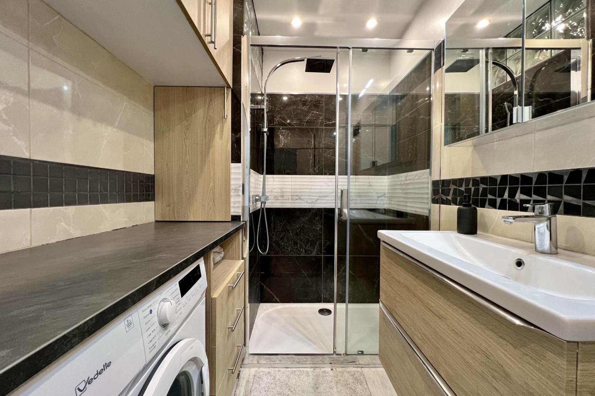 Bright 31m2 flowered terrace near Croisette