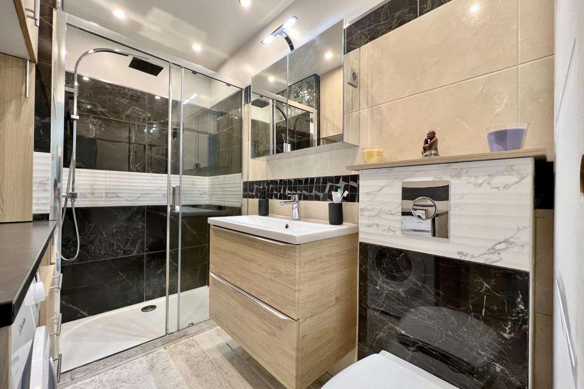 Bright 31m2 flowered terrace near Croisette