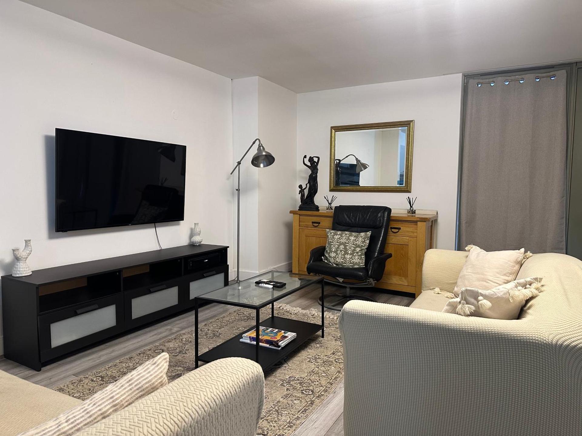 Communal lounge/ TV room