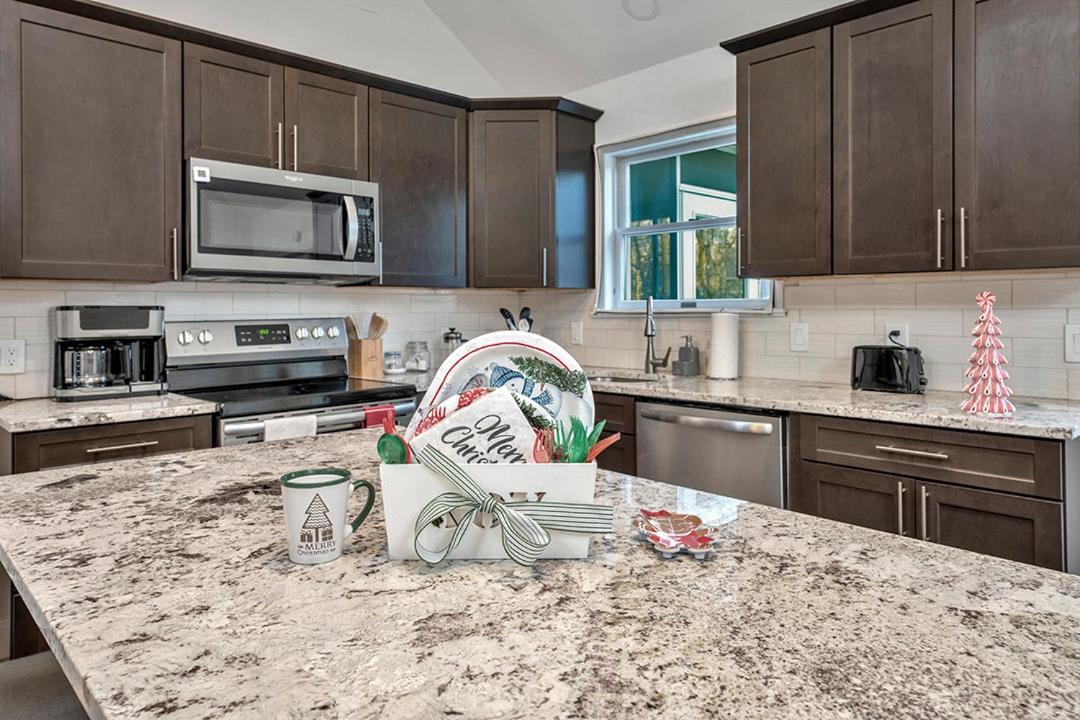 4BR Retreat with Hot Tub and Resort Style Amenities