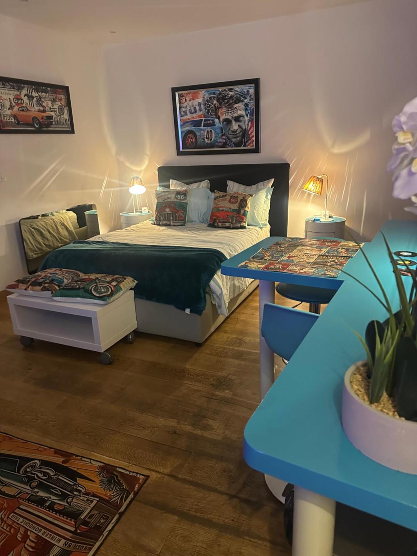 Highly recommended apartment steps from the lake