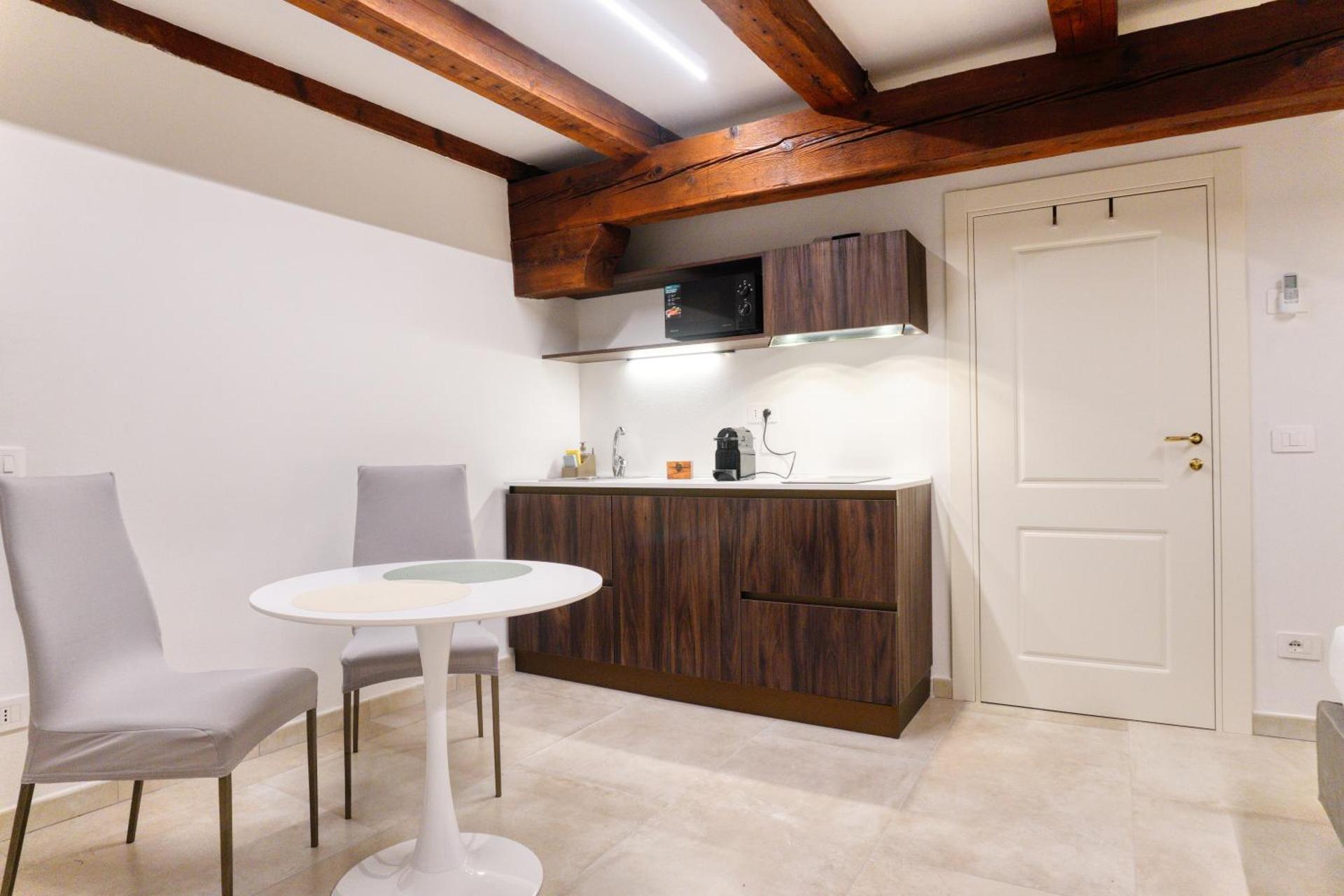 Domus Martis Elegant Suites - Just 20 meters from Verona Cathedral