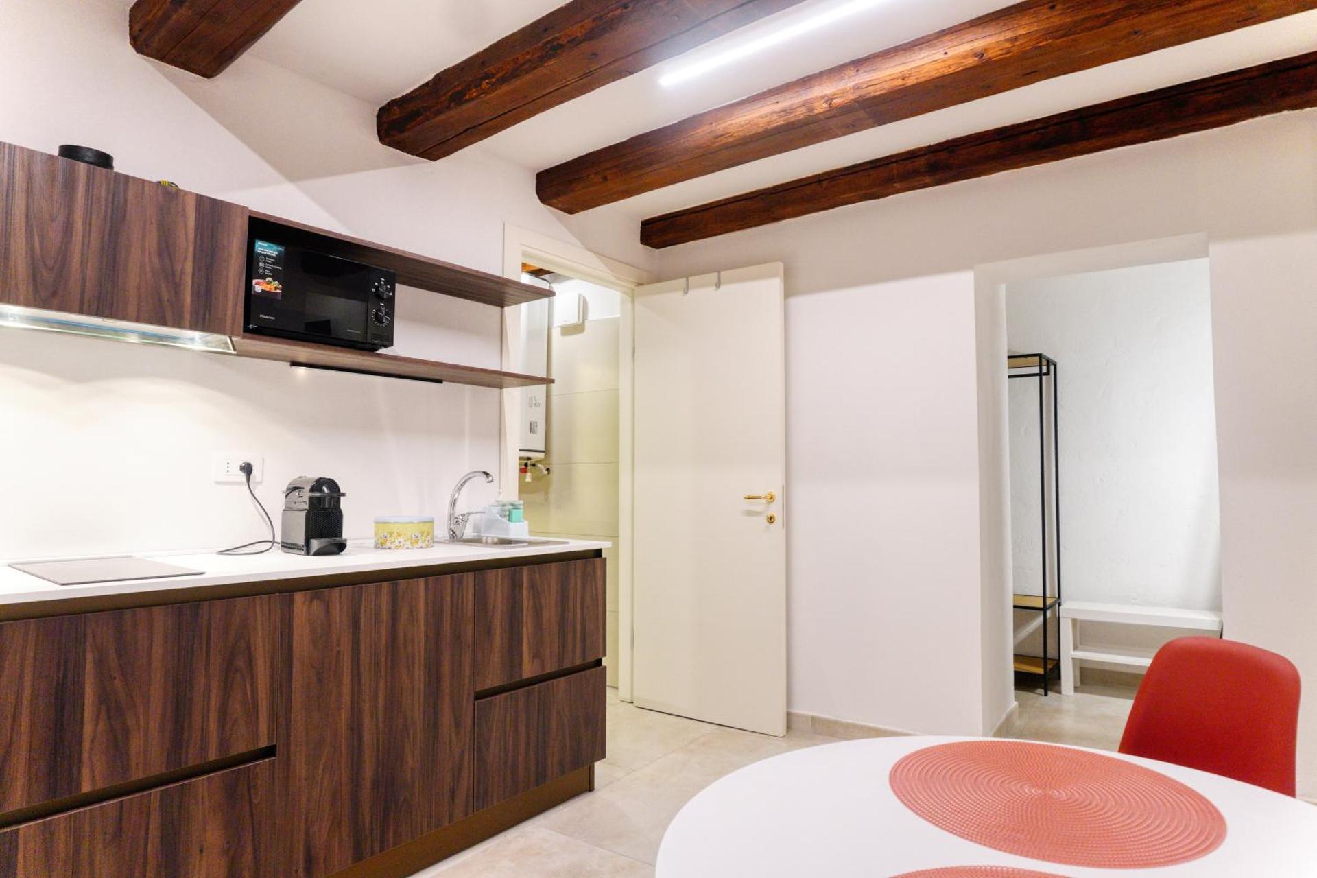 Domus Martis Elegant Suites - Just 20 meters from Verona Cathedral