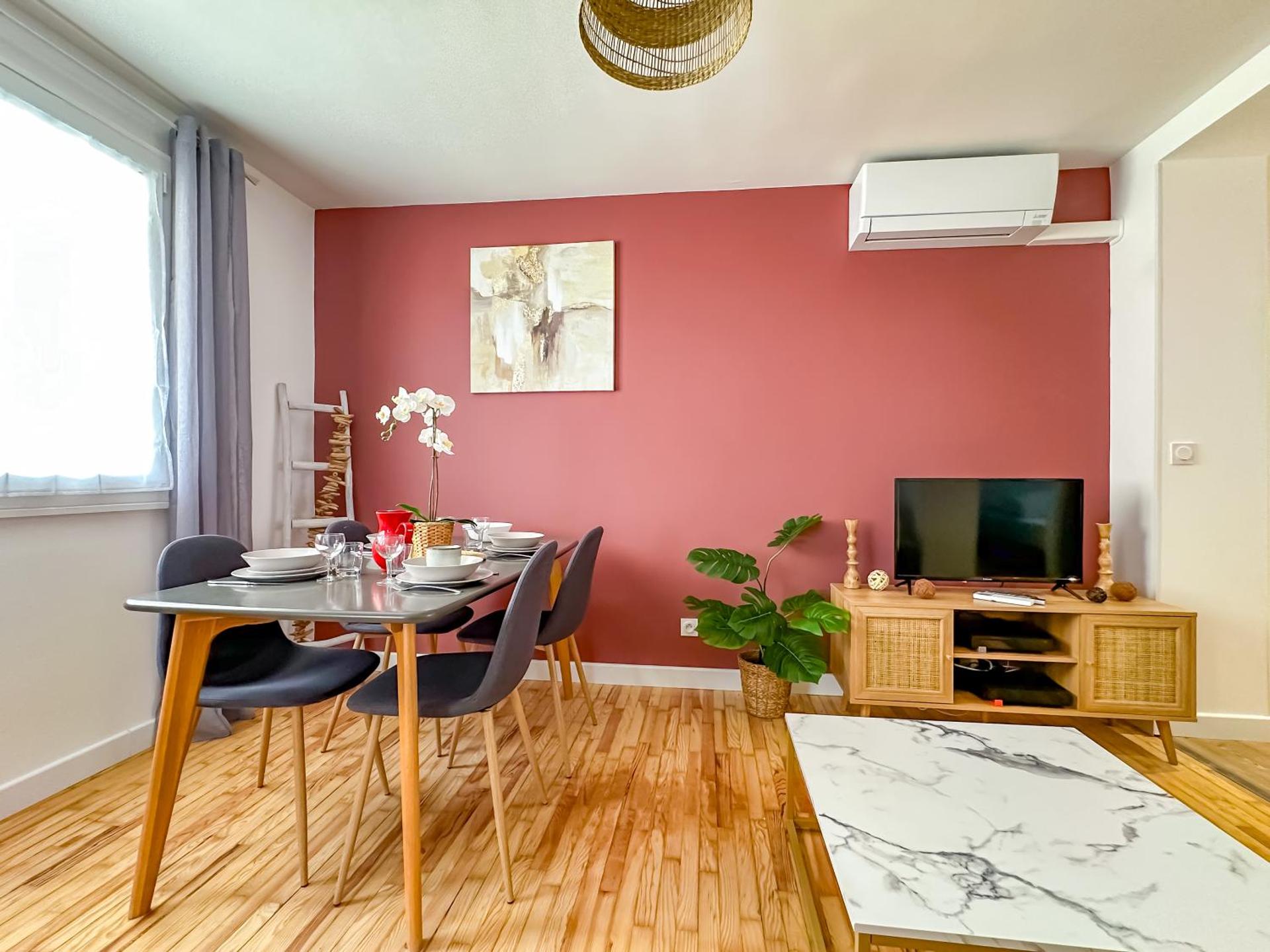 Communal lounge/ TV room