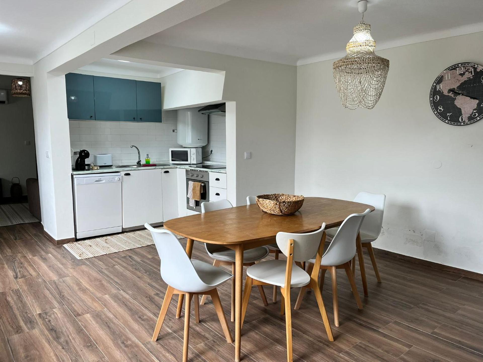 Casa Três Campos, Povoação