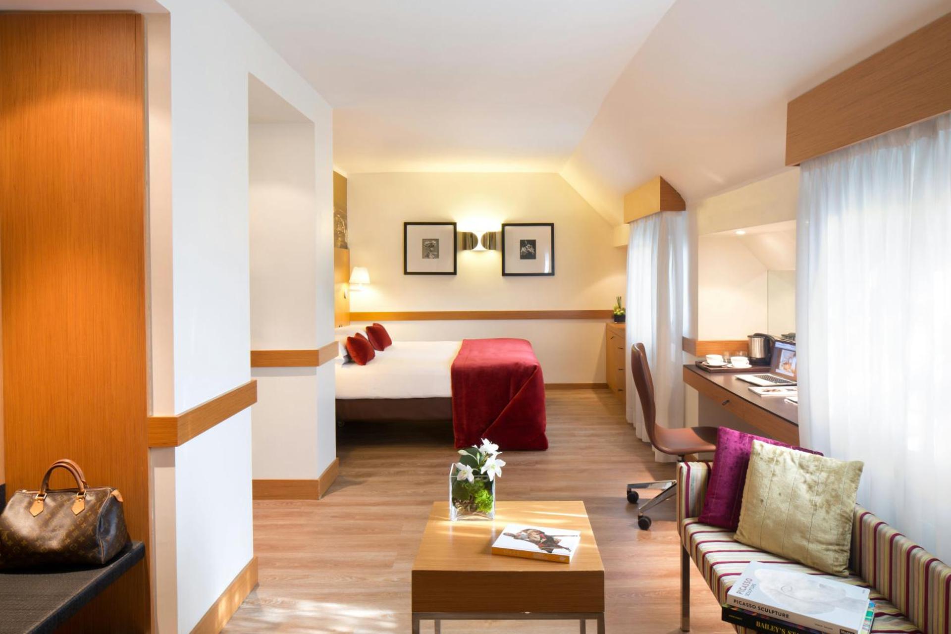 Photo of the whole room