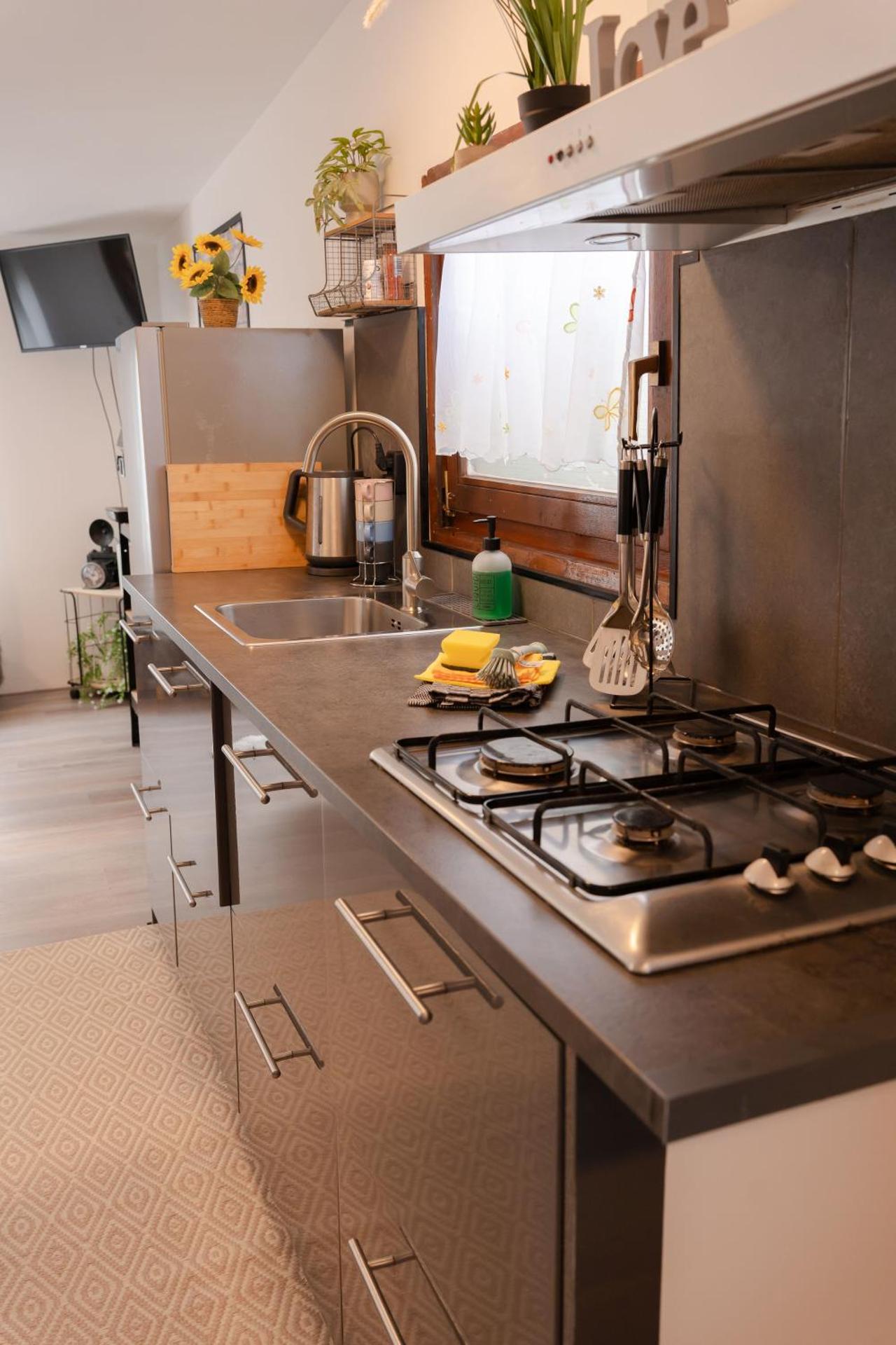 Kitchen or kitchenette