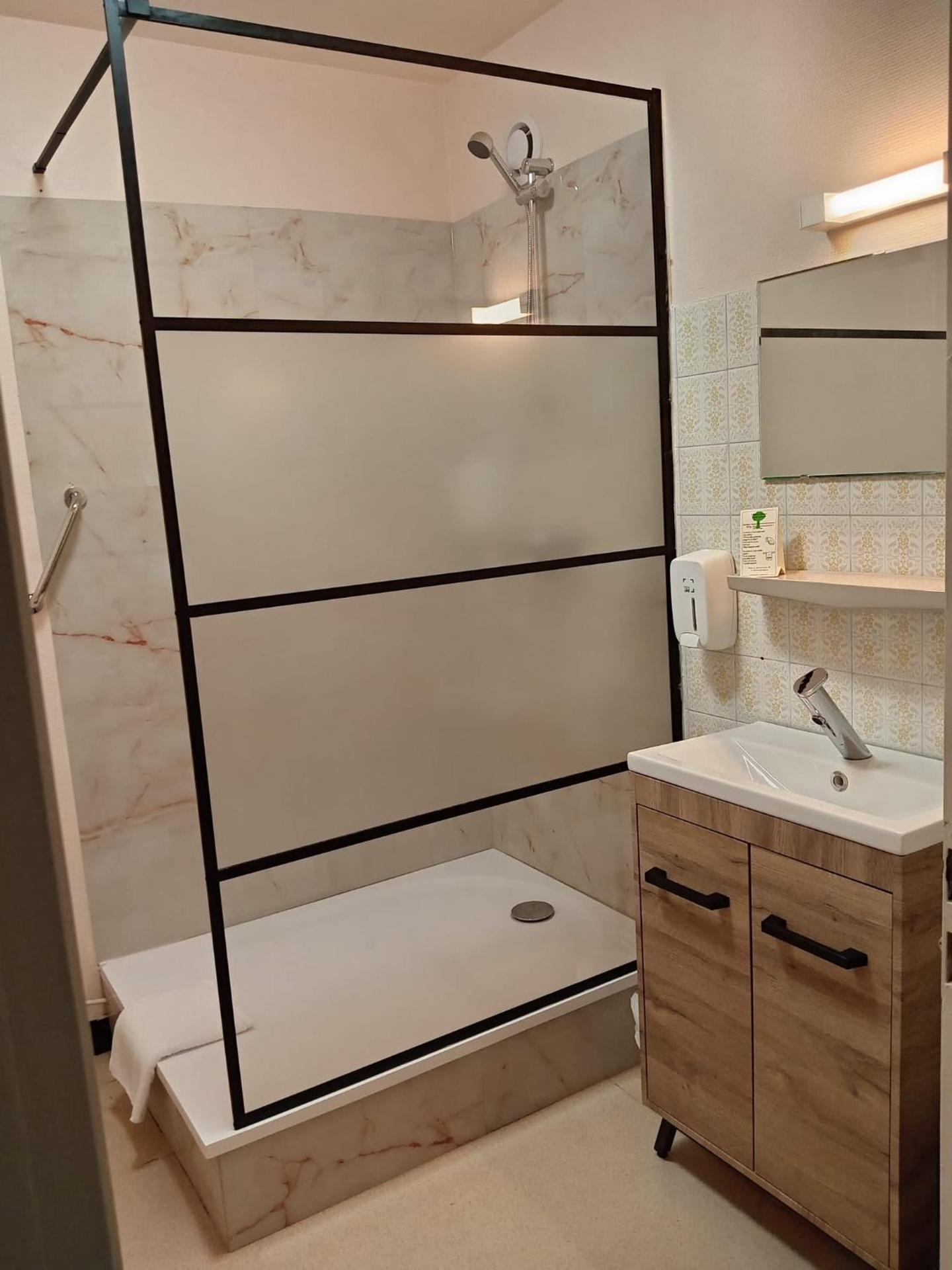 Hôtel Le Lyon Vert Commentry