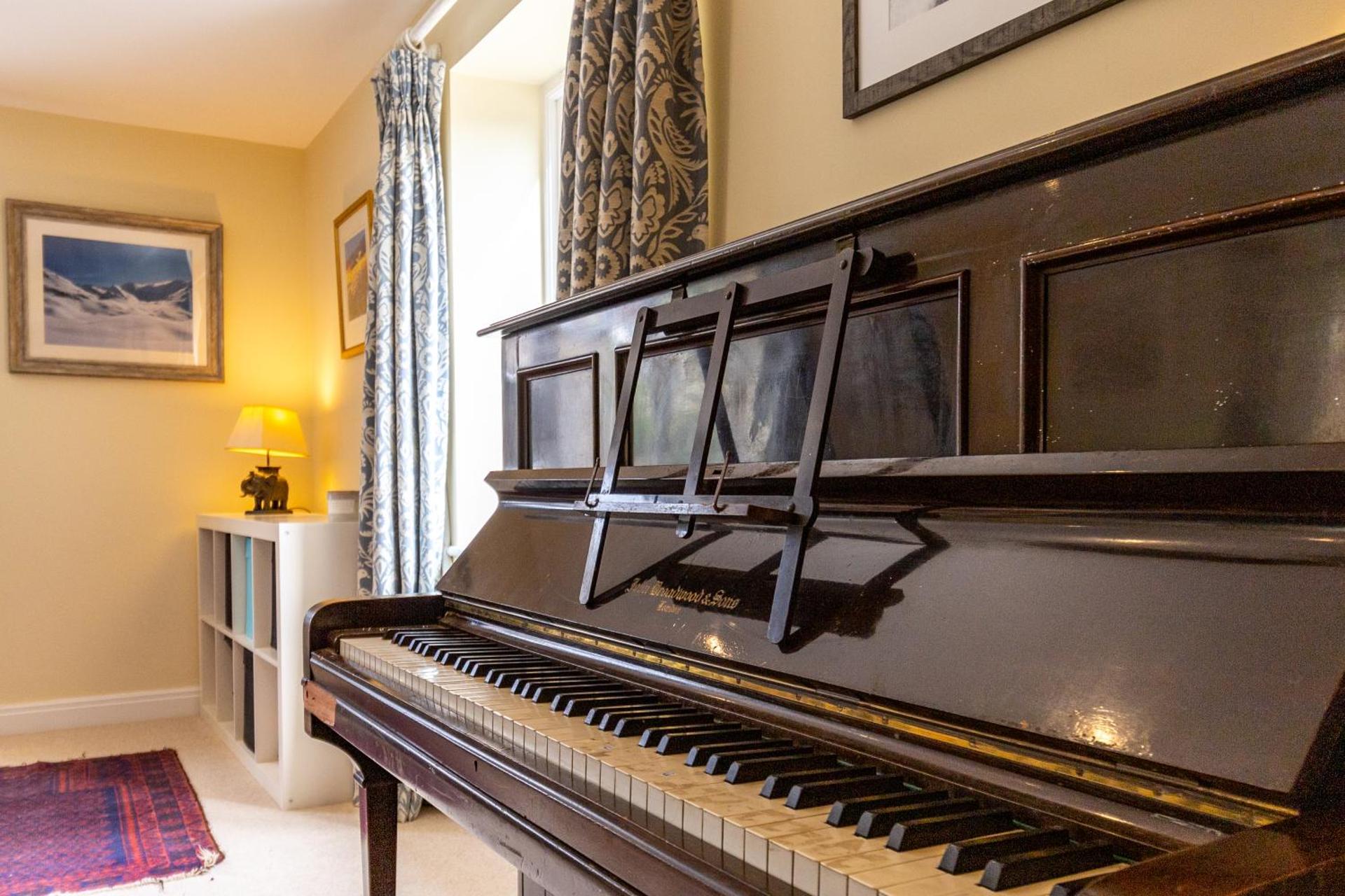 Poachers Lodge At Tapnell Farm