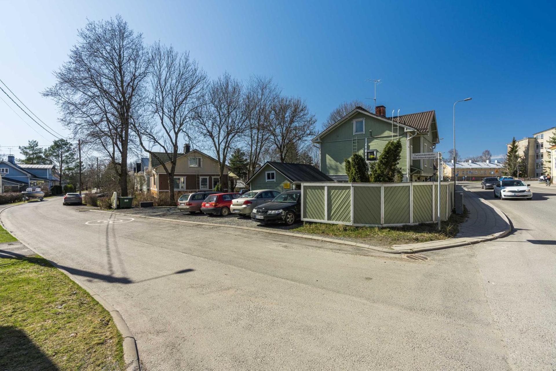 SELF-SERVICE wooden studio with parking near Aura river