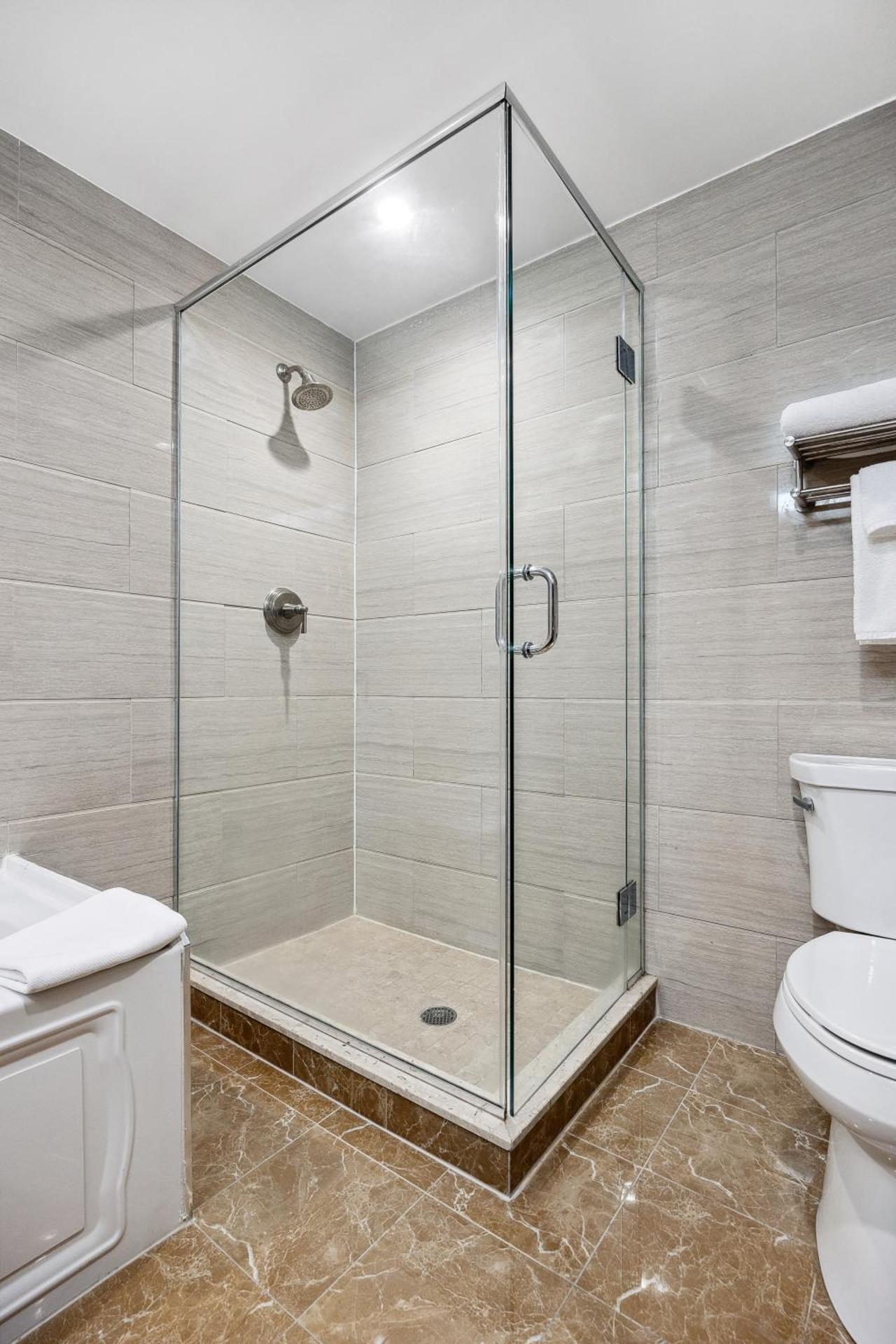 Deluxe Double Room with Two Double Beds - Non-Smoking