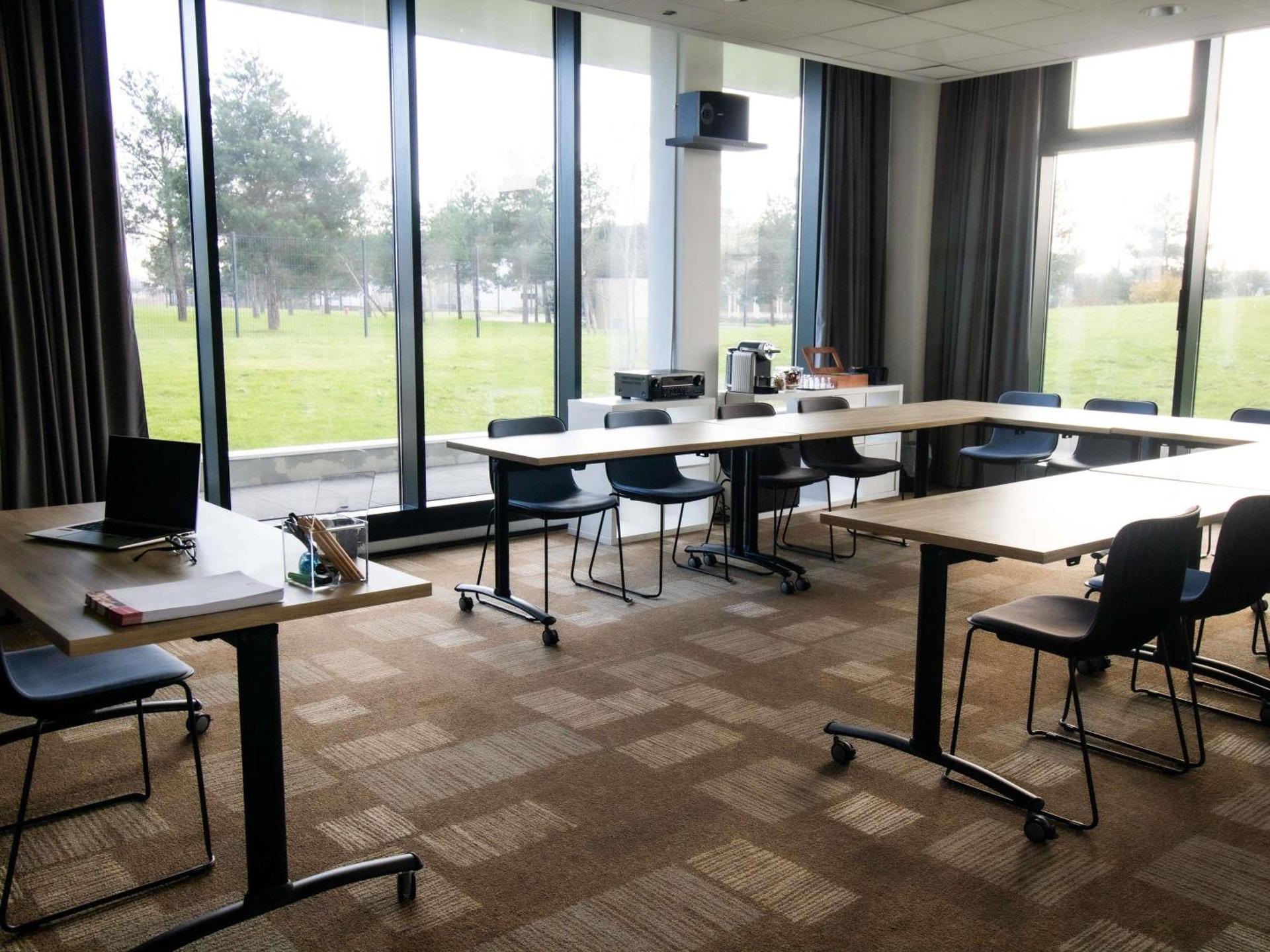 Meeting/conference room