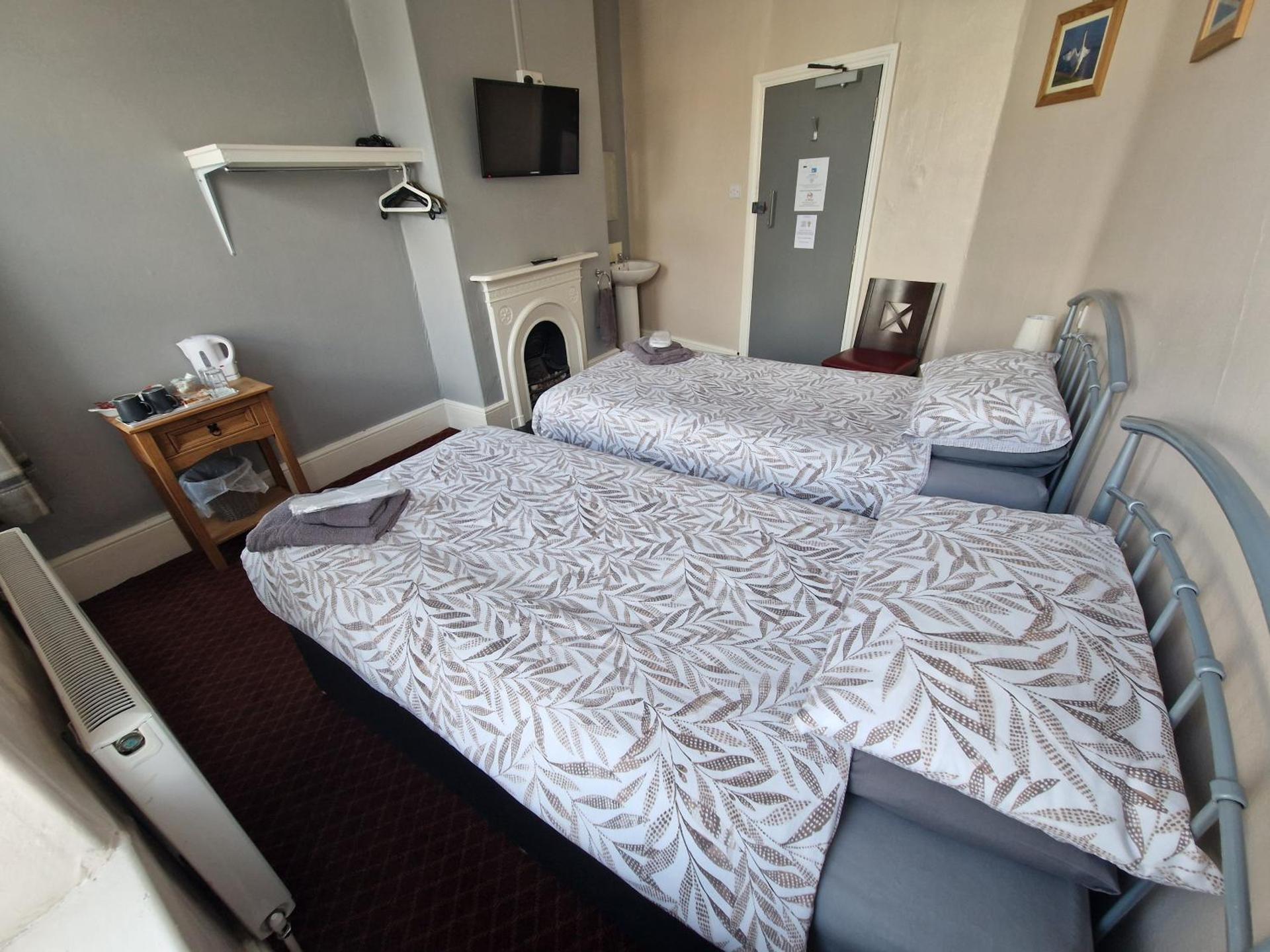 Twin Room with Private External Bathroom