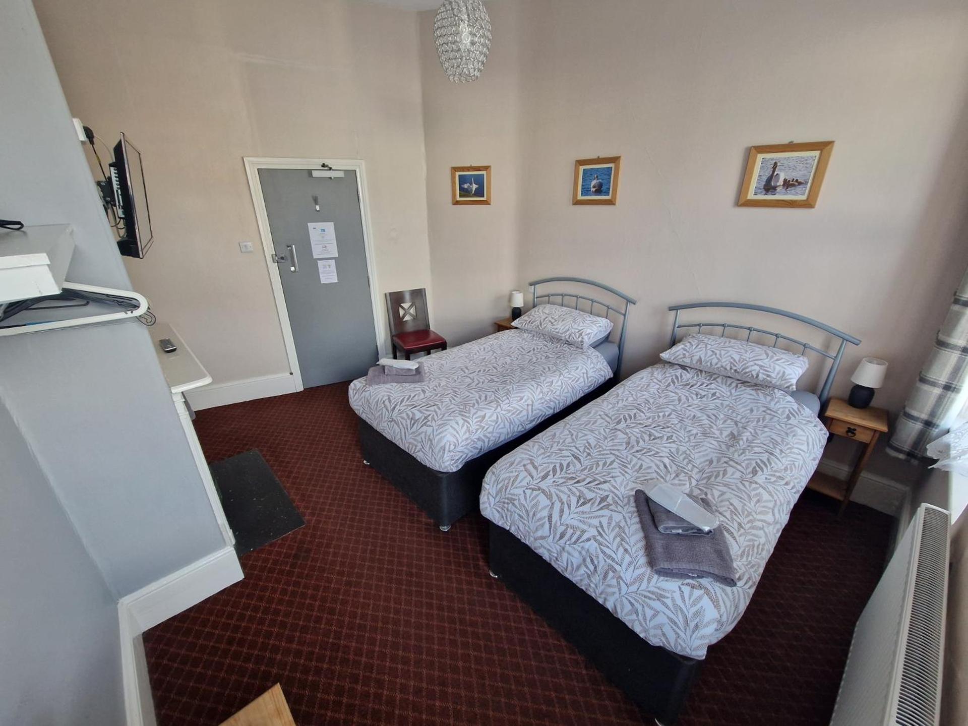 Twin Room with Private External Bathroom