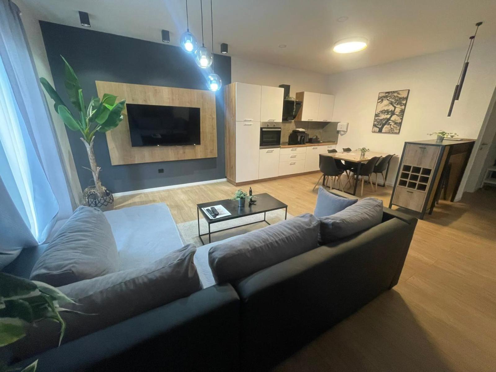 4TREES Airport Apartments and Rooms