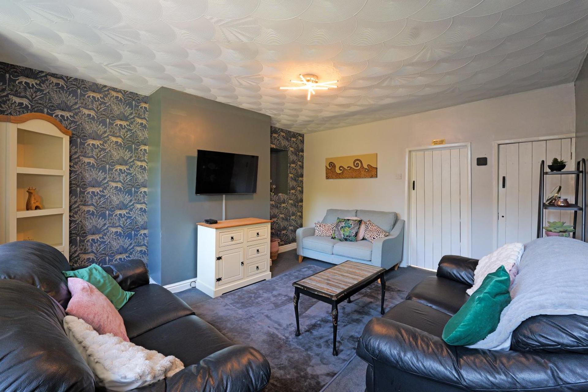 Communal lounge/ TV room