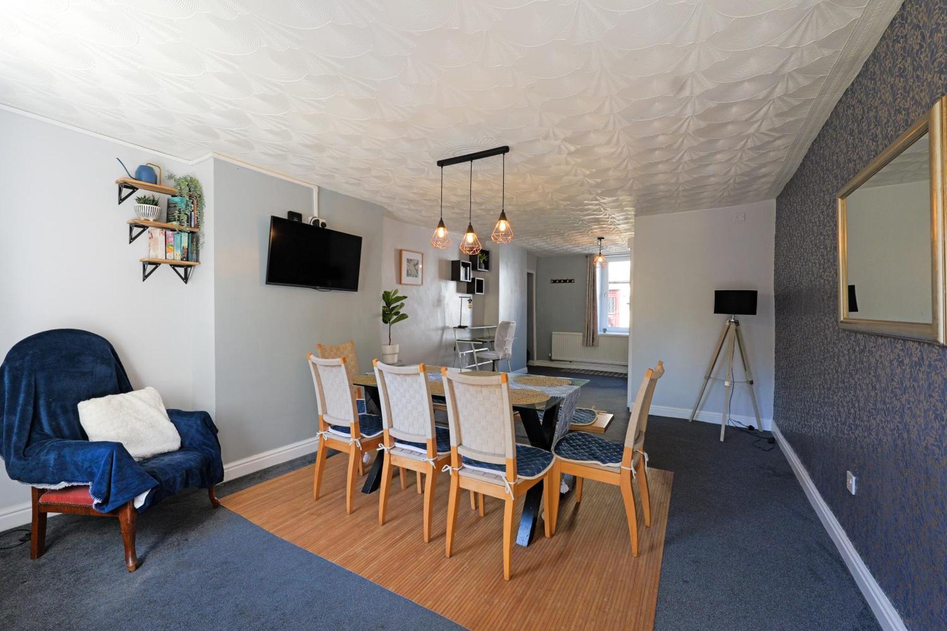 Communal lounge/ TV room