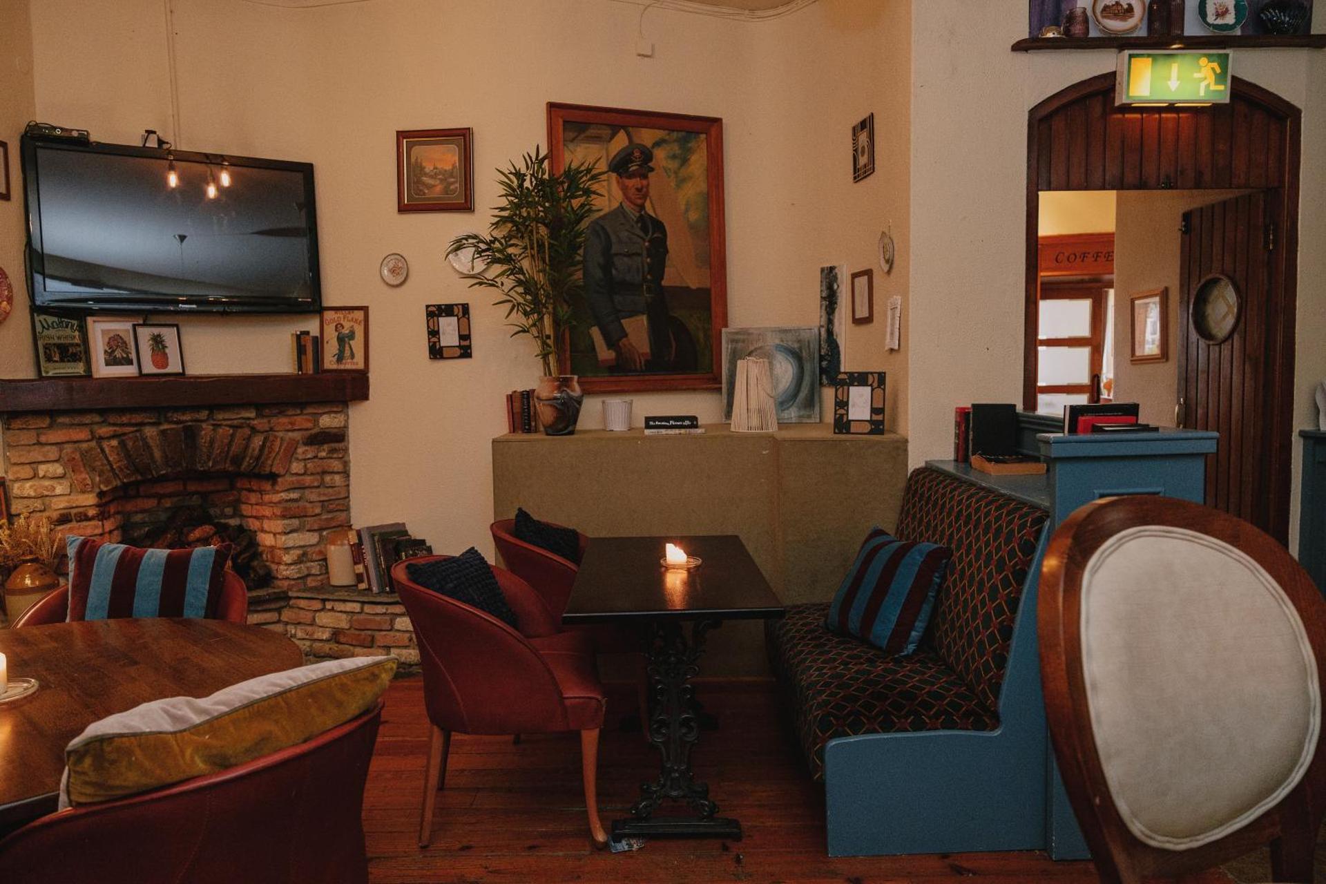 Alcock & Brown Hotel