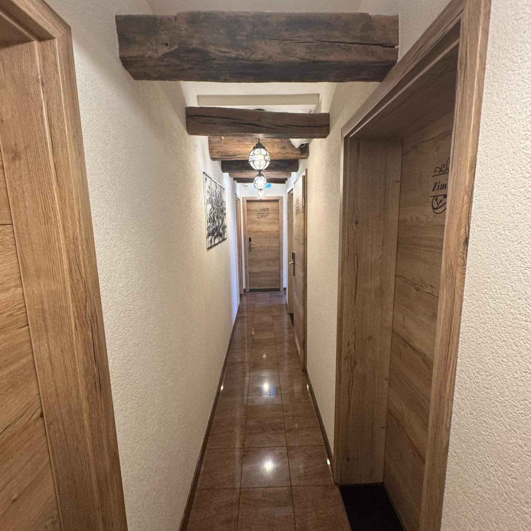 Rose Boardinghouse 24h-7d Self Check-In Automat